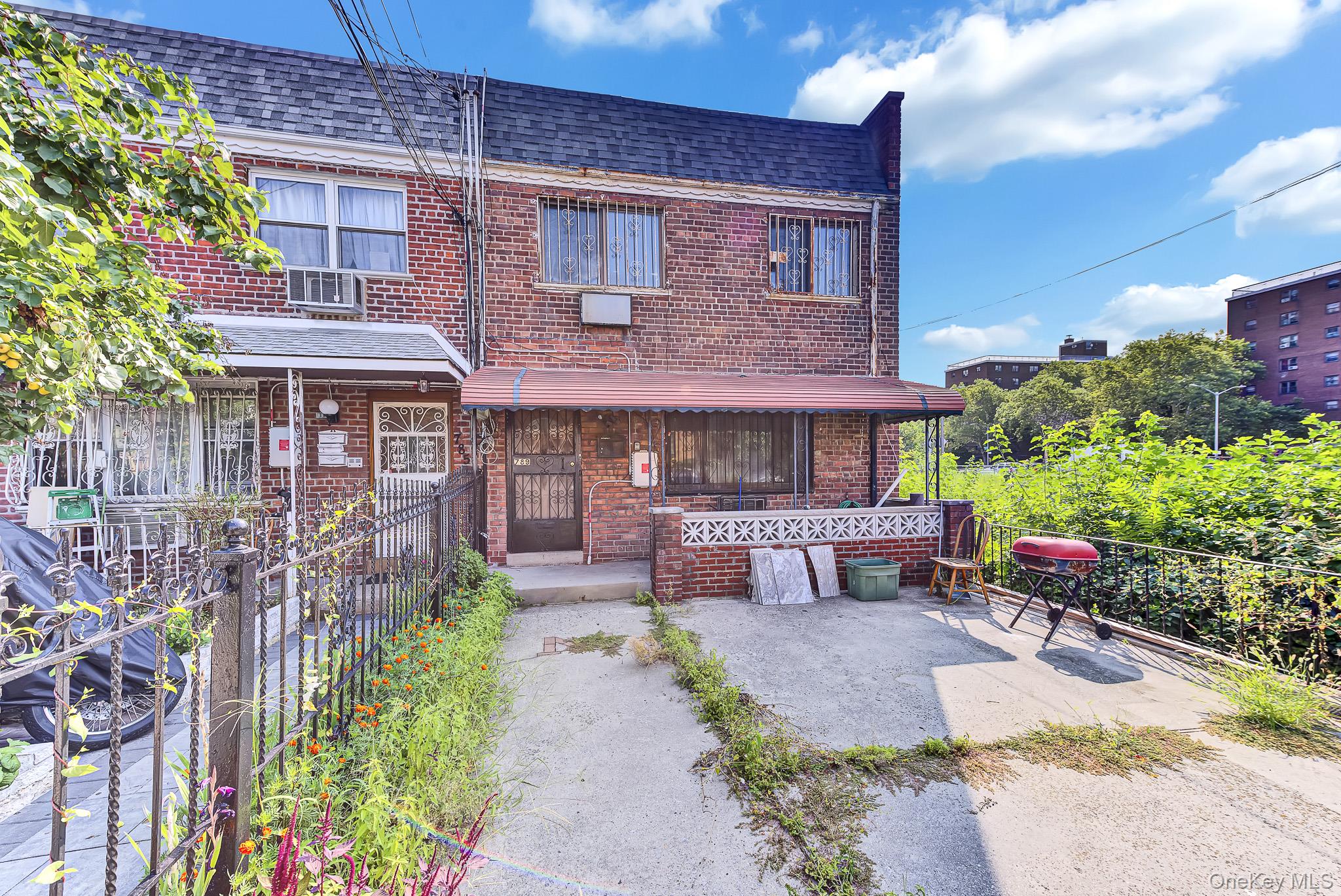 789 Autumn Avenue – For Sale photo 2