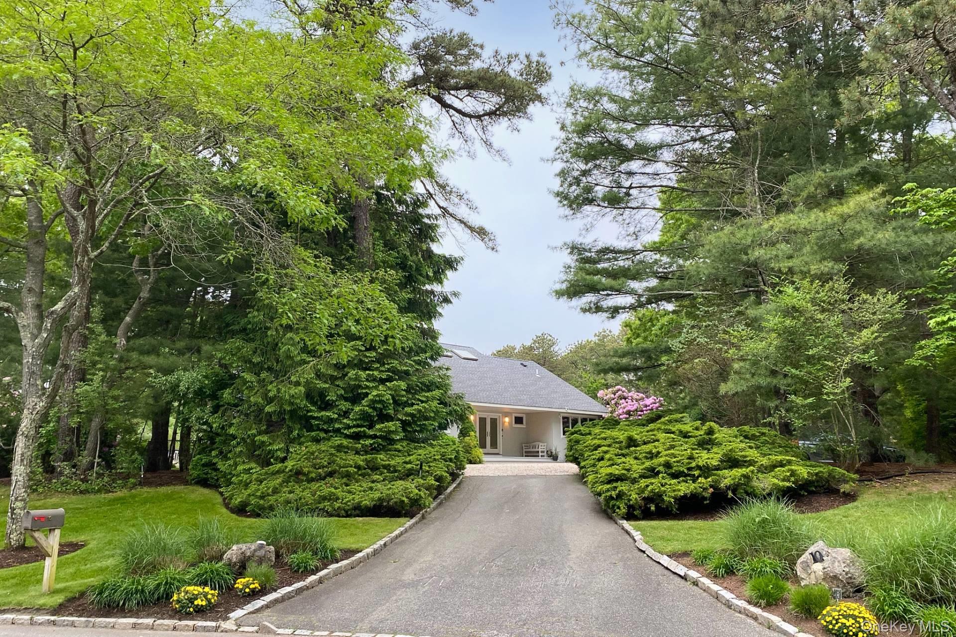 10 Peacock Path – For Sale photo 2