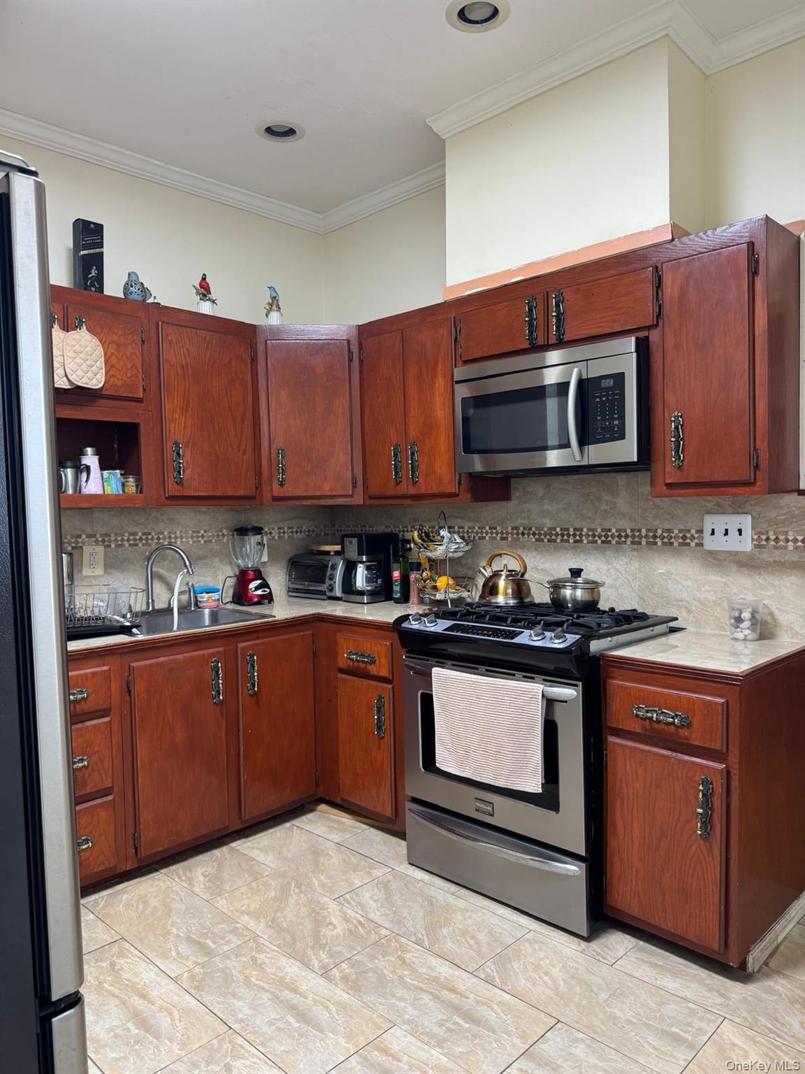 365 Sheridan Street – For Sale photo 3