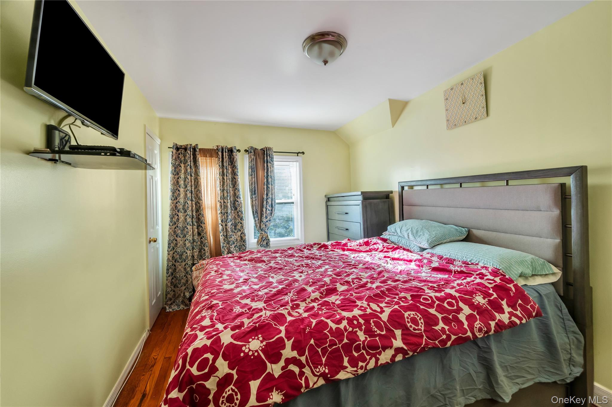 220-16 107th Avenue – For Sale photo 17
