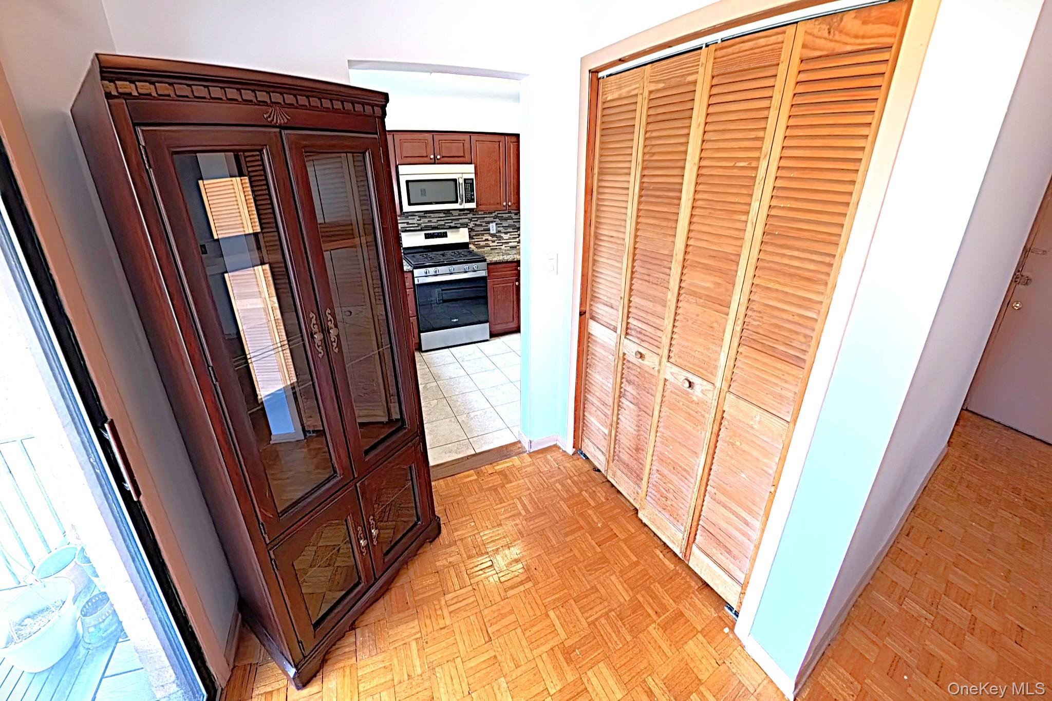 9 E Lawrence Park Drive, Unit 1 photo 8