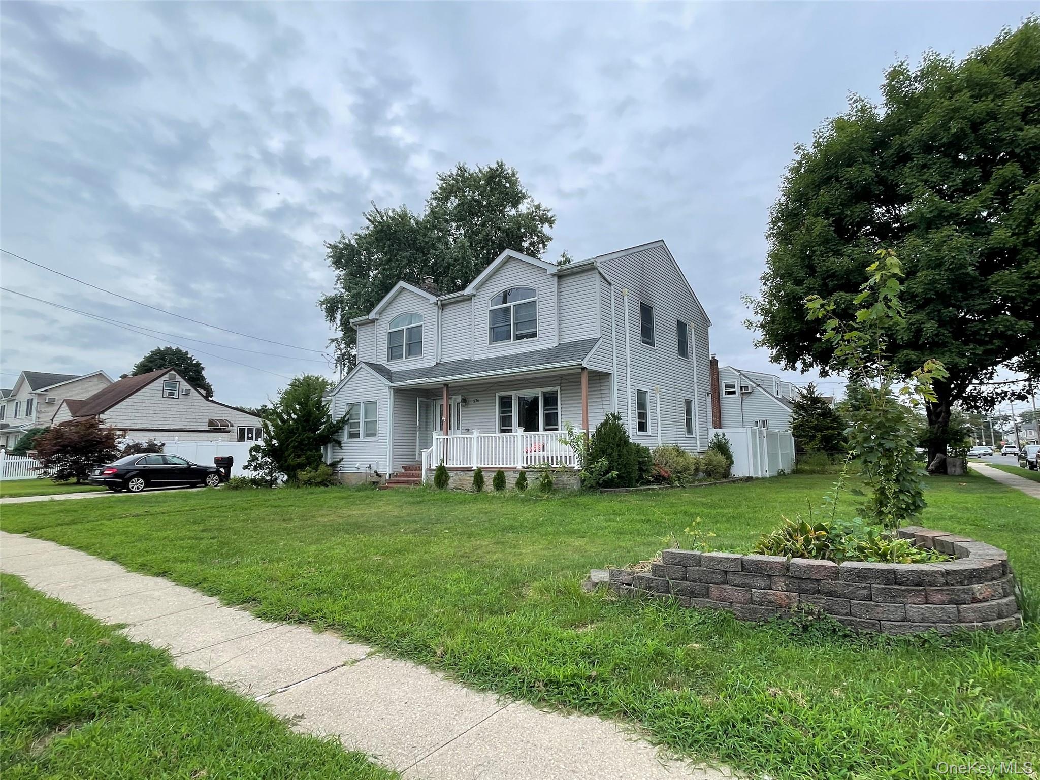 574 Rudwick Place – For Sale