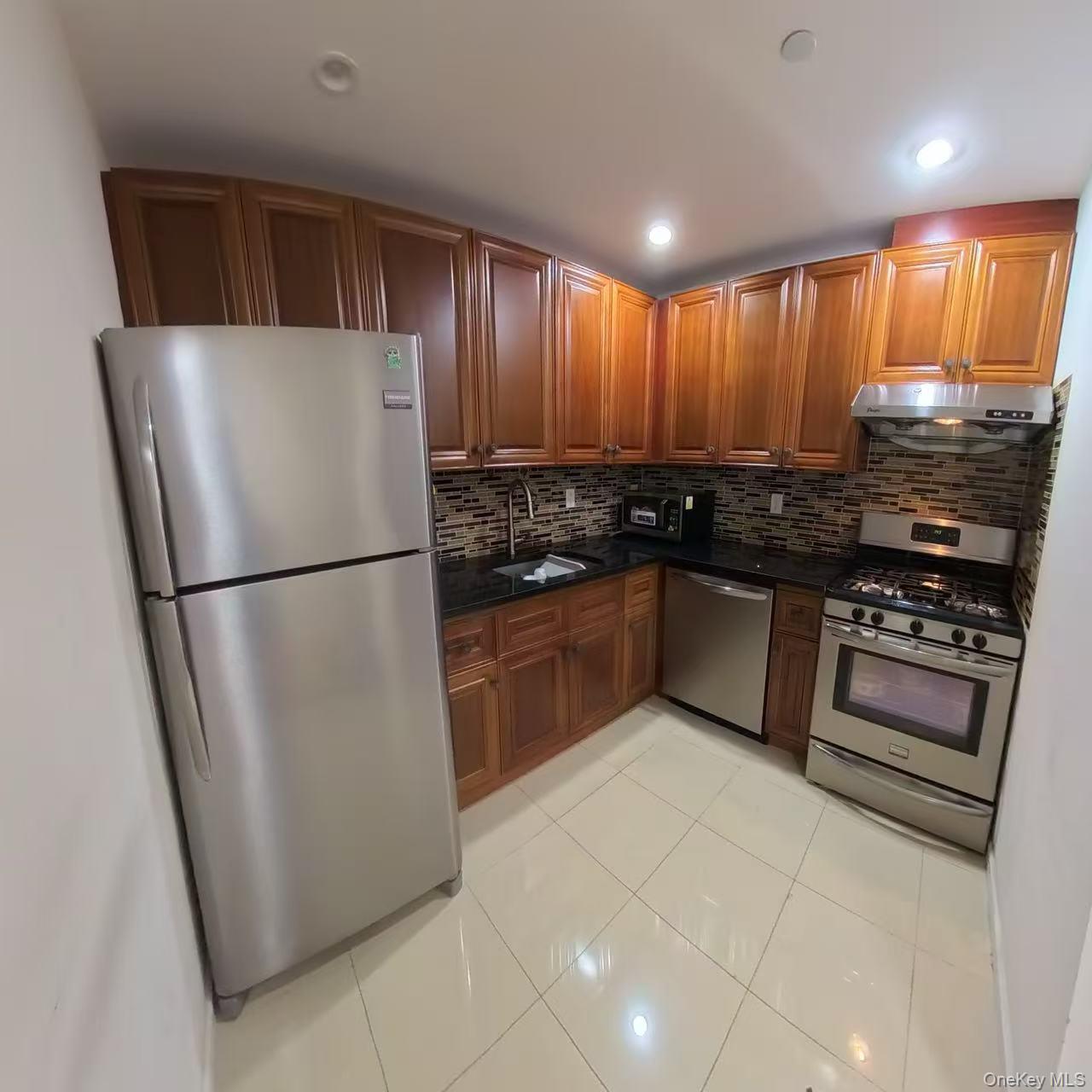 144-69 Barclay Avenue, Unit 3C photo 3