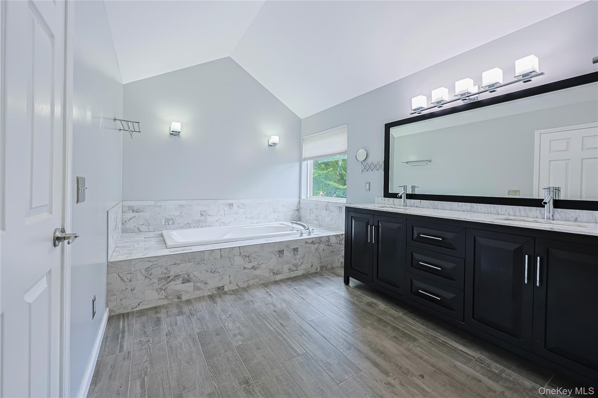 1010 Pine View – For Sale photo 14