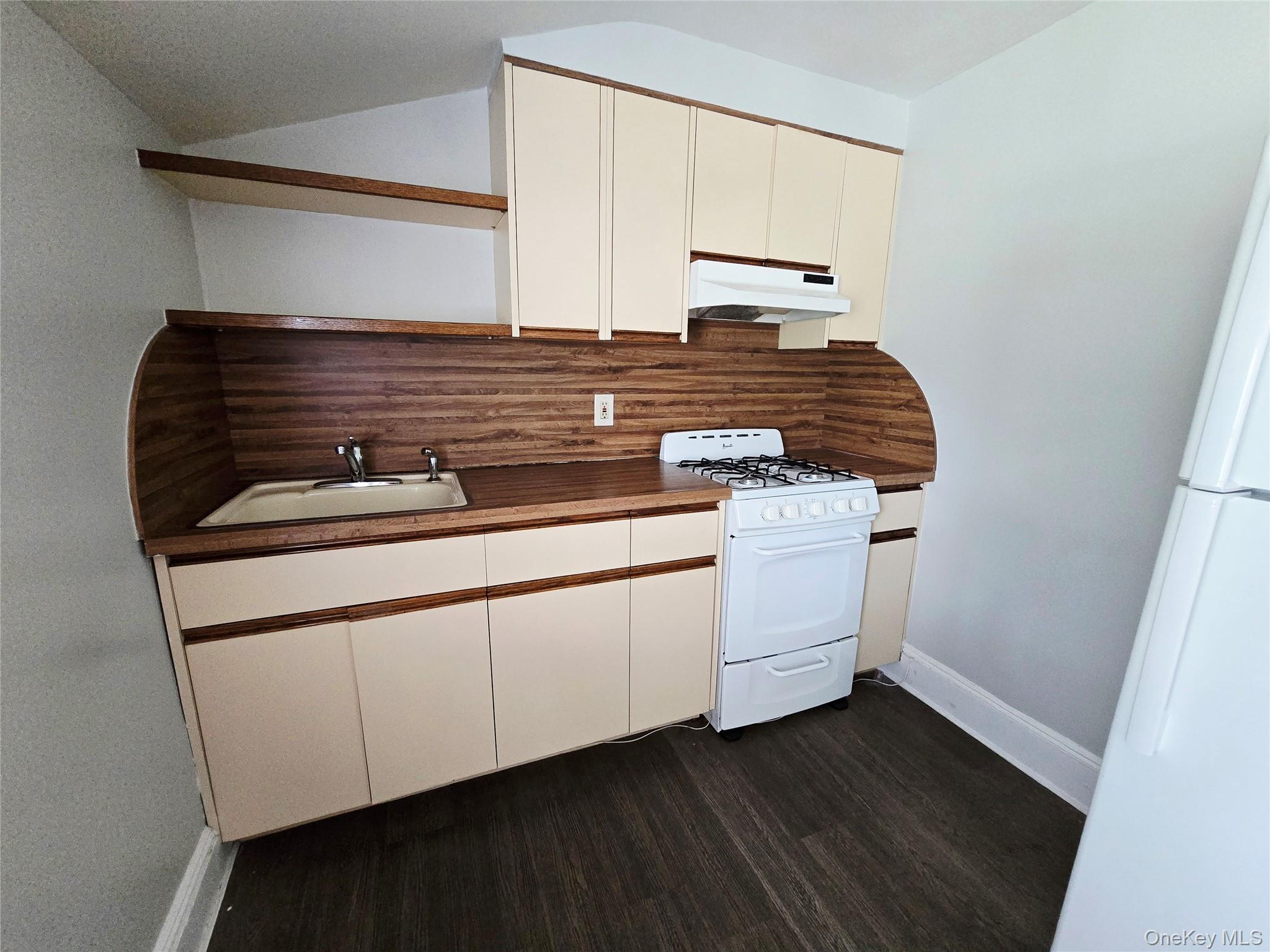 190 Bryant Avenue, Unit 2 photo 3