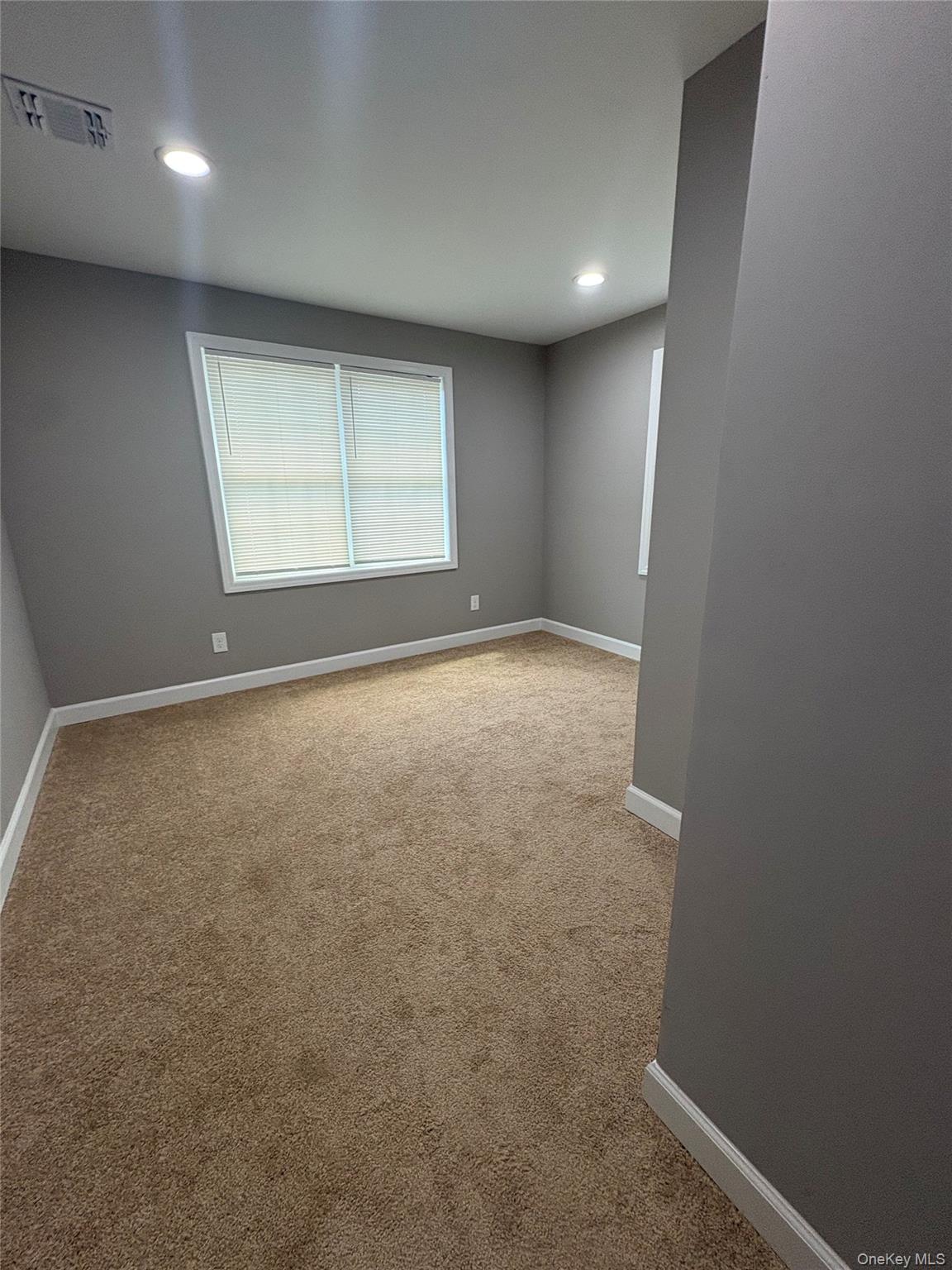 7 E Lakeland Street – For Sale photo 7