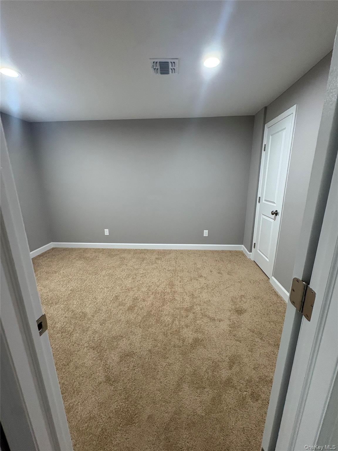 7 E Lakeland Street – For Sale photo 9