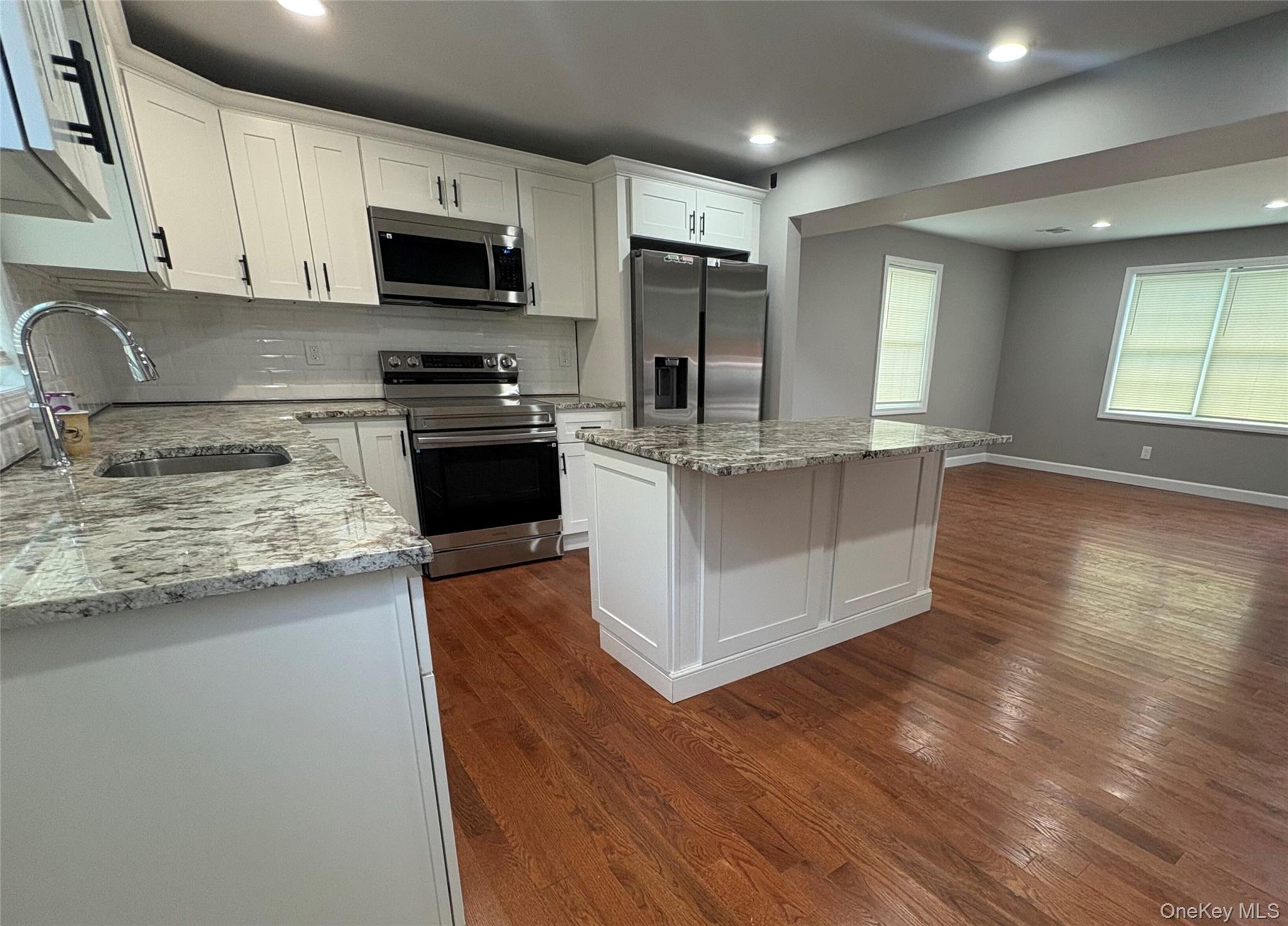 7 E Lakeland Street – For Sale photo 13