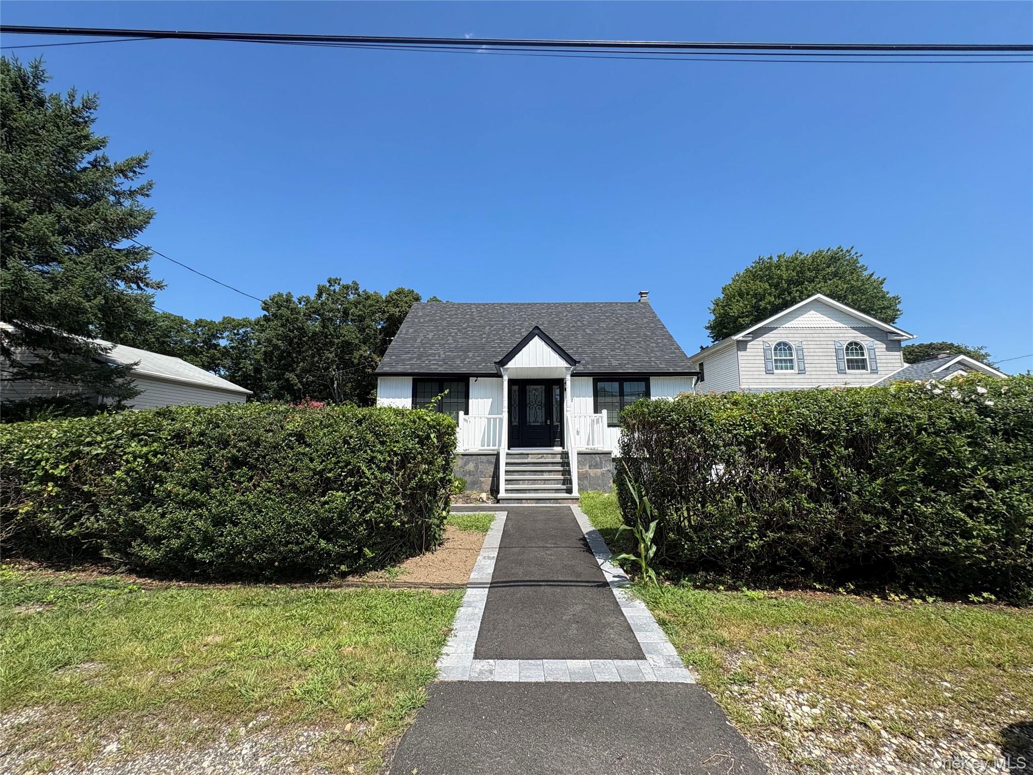 7 E Lakeland Street – For Sale photo 2
