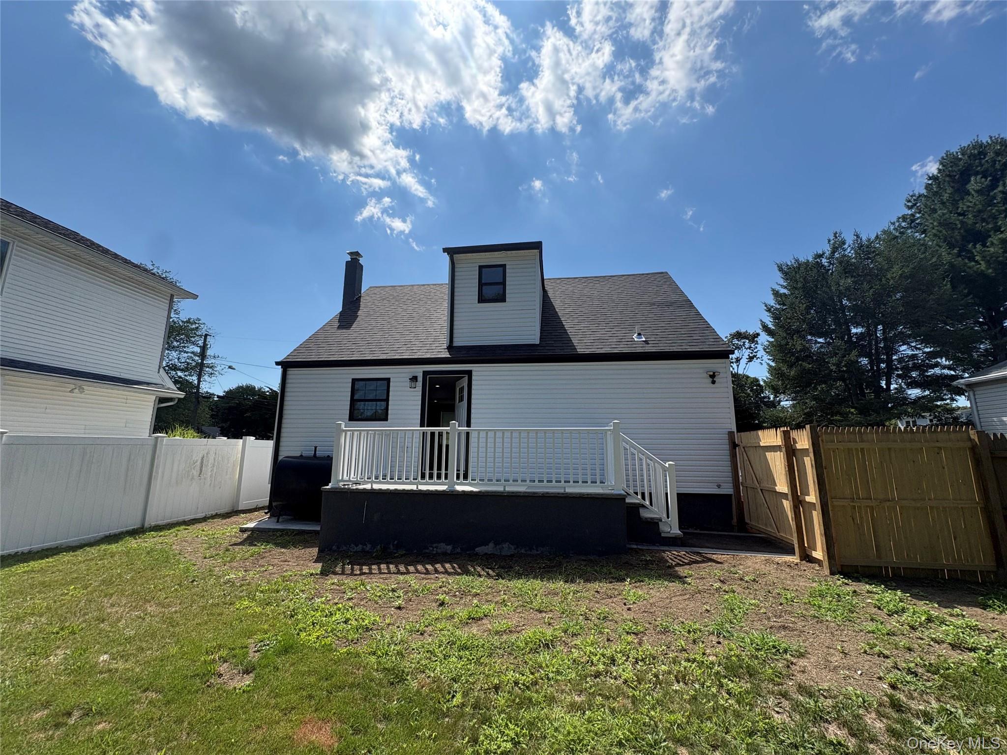 7 E Lakeland Street – For Sale photo 17