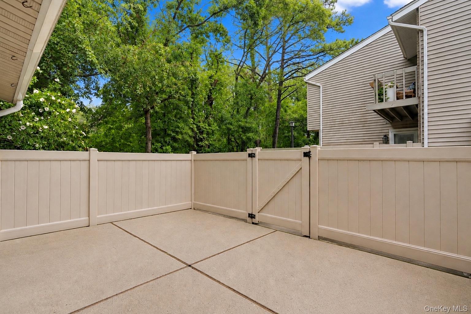 236 Springmeadow Drive, Unit I photo 13