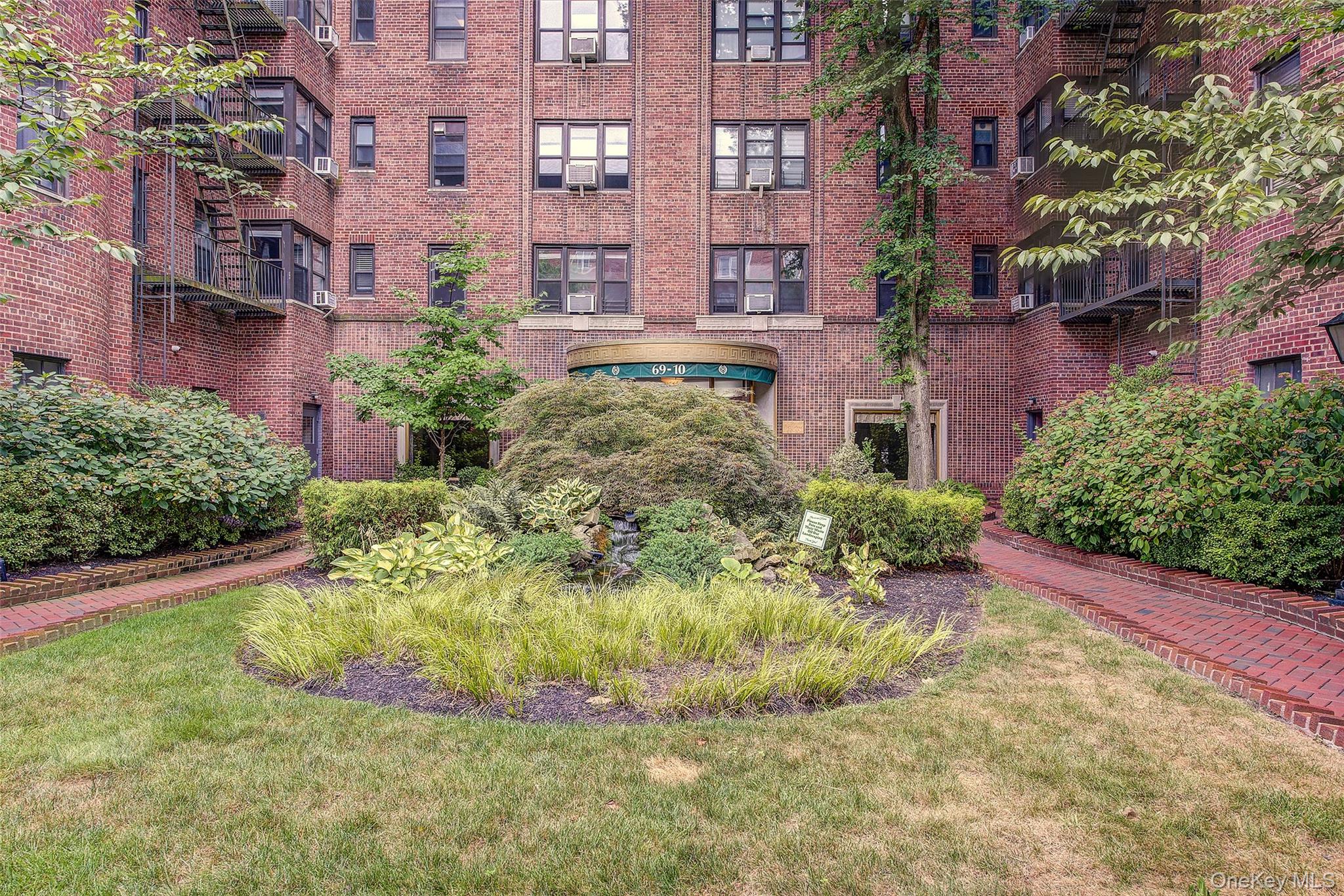 69-10 Yellowstone Boulevard, Unit 207 photo 3