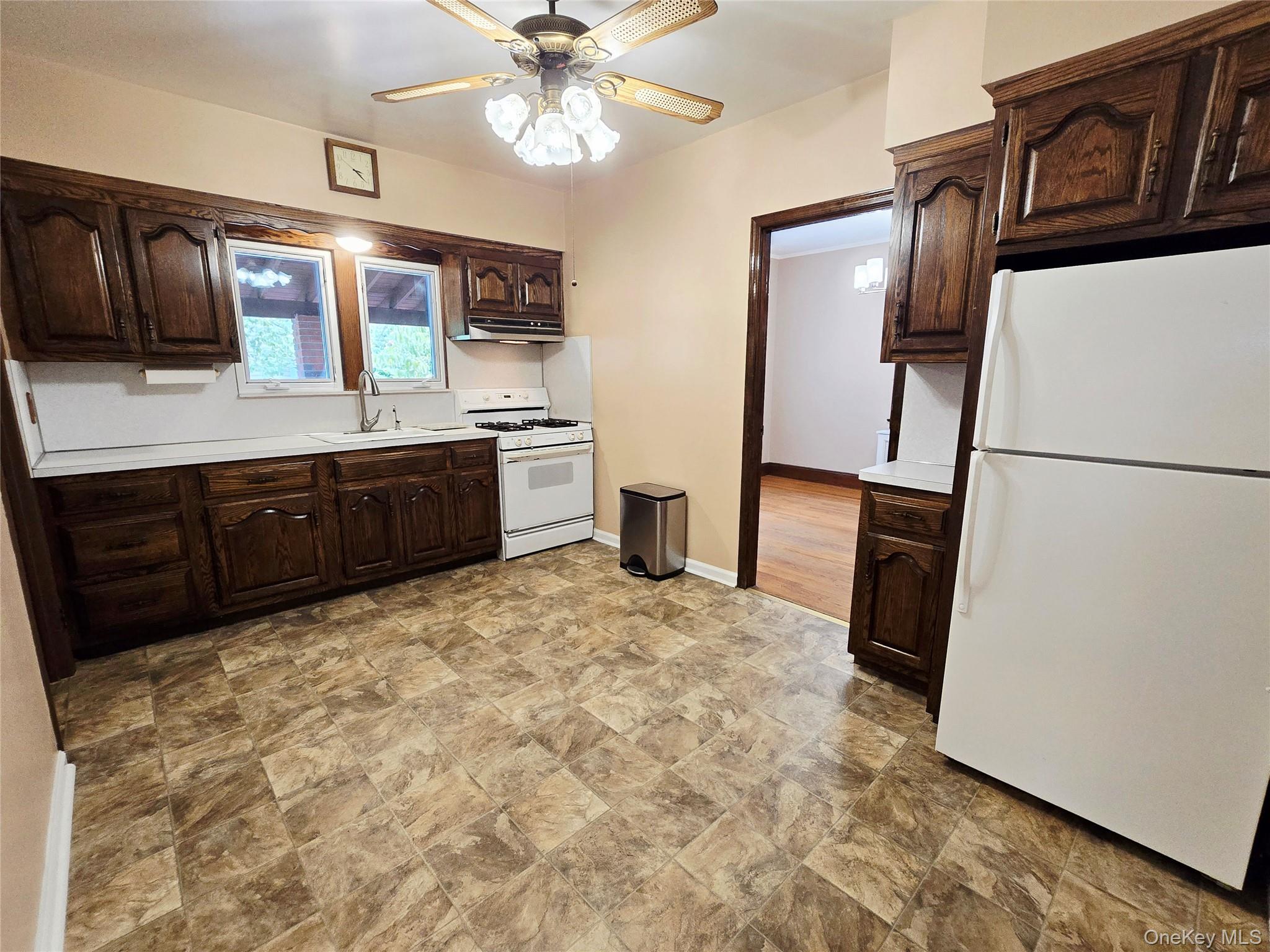 190 Bryant Avenue, Unit 1 photo 4