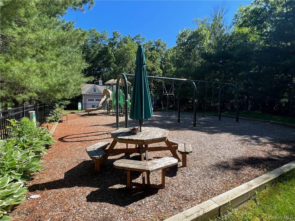 19 Putters Way, Unit 10 photo 35