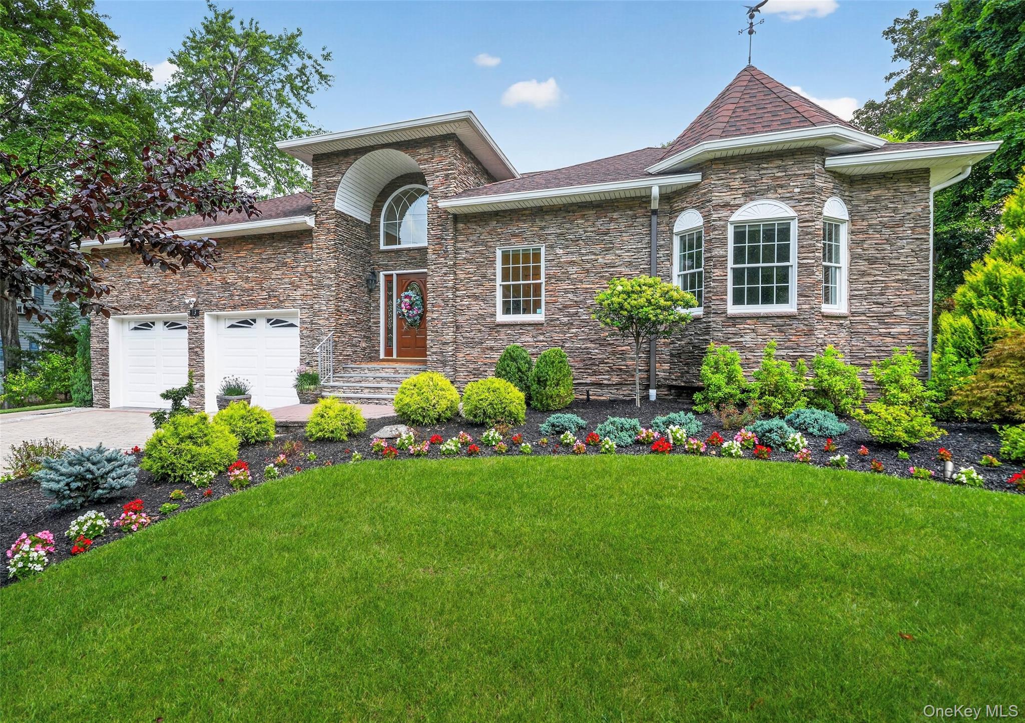 13 Spruce Lane – For Sale photo 2