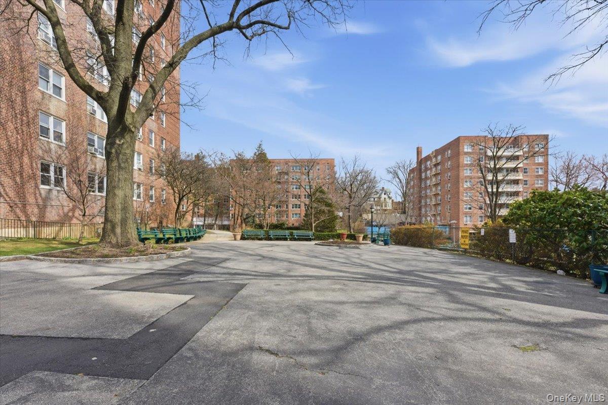 80 Knolls Crescent, Unit 6B photo 18