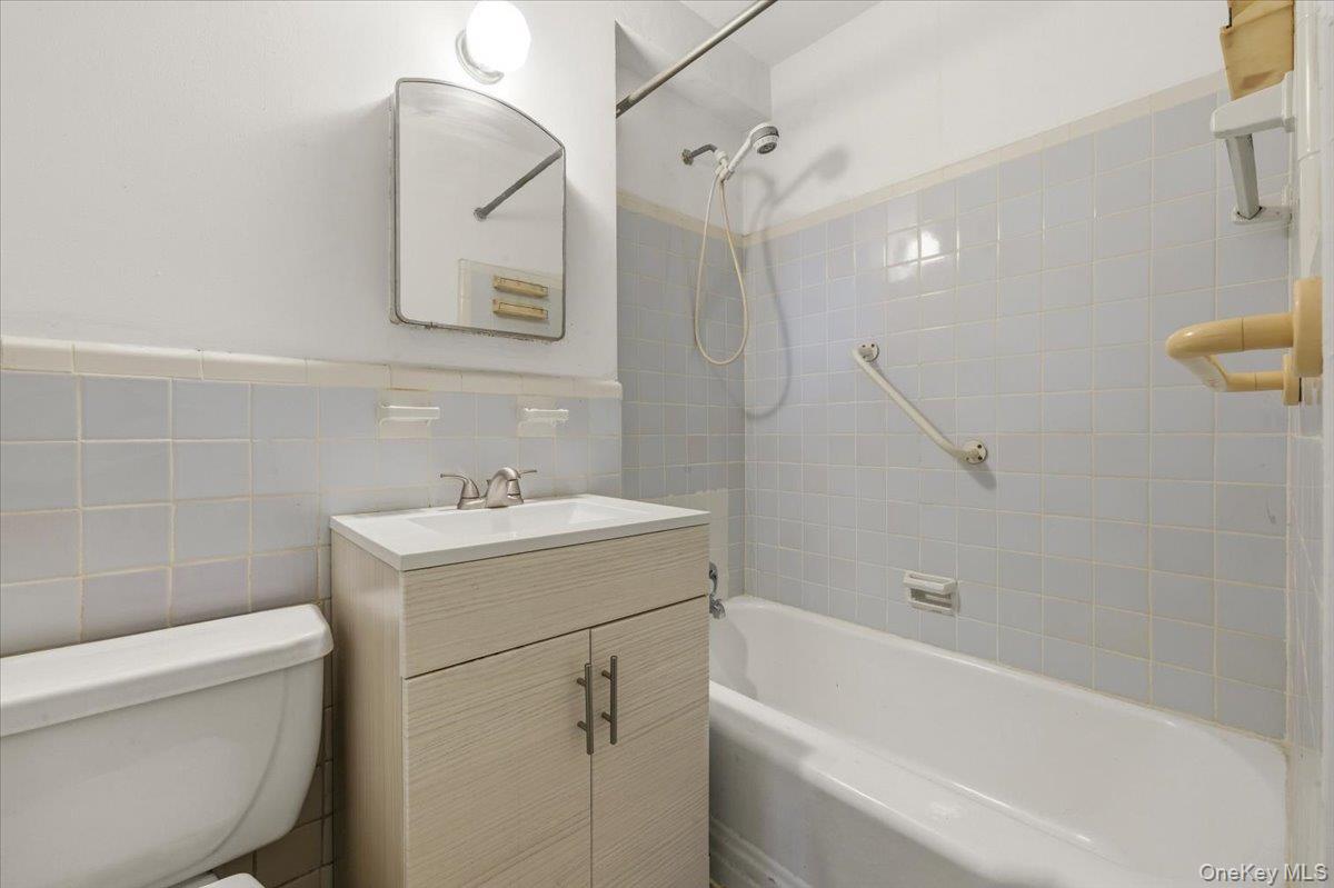 80 Knolls Crescent, Unit 6B photo 9