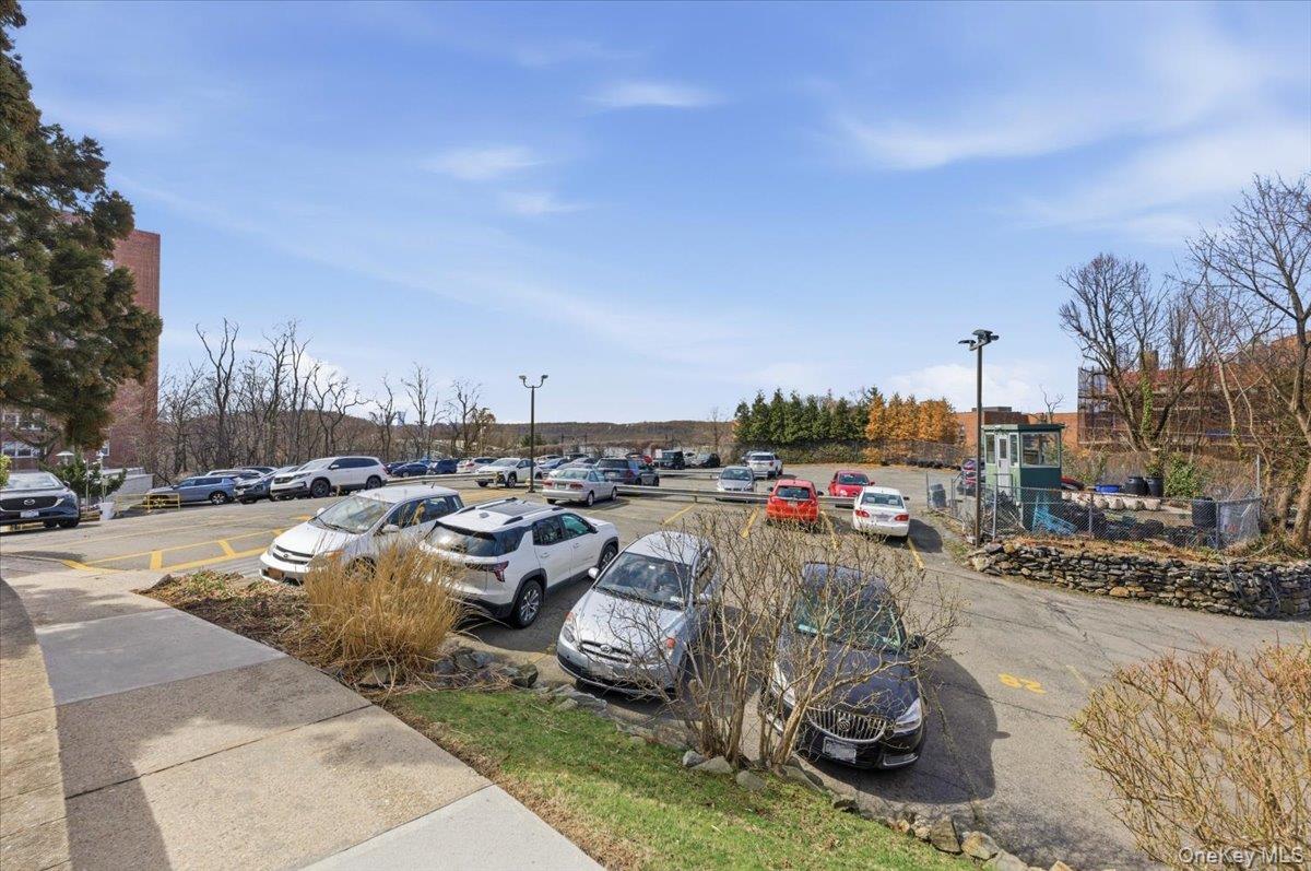 80 Knolls Crescent, Unit 6B photo 17