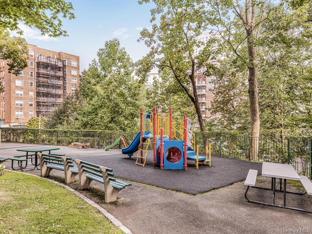 80 Knolls Crescent, Unit 6B photo 26