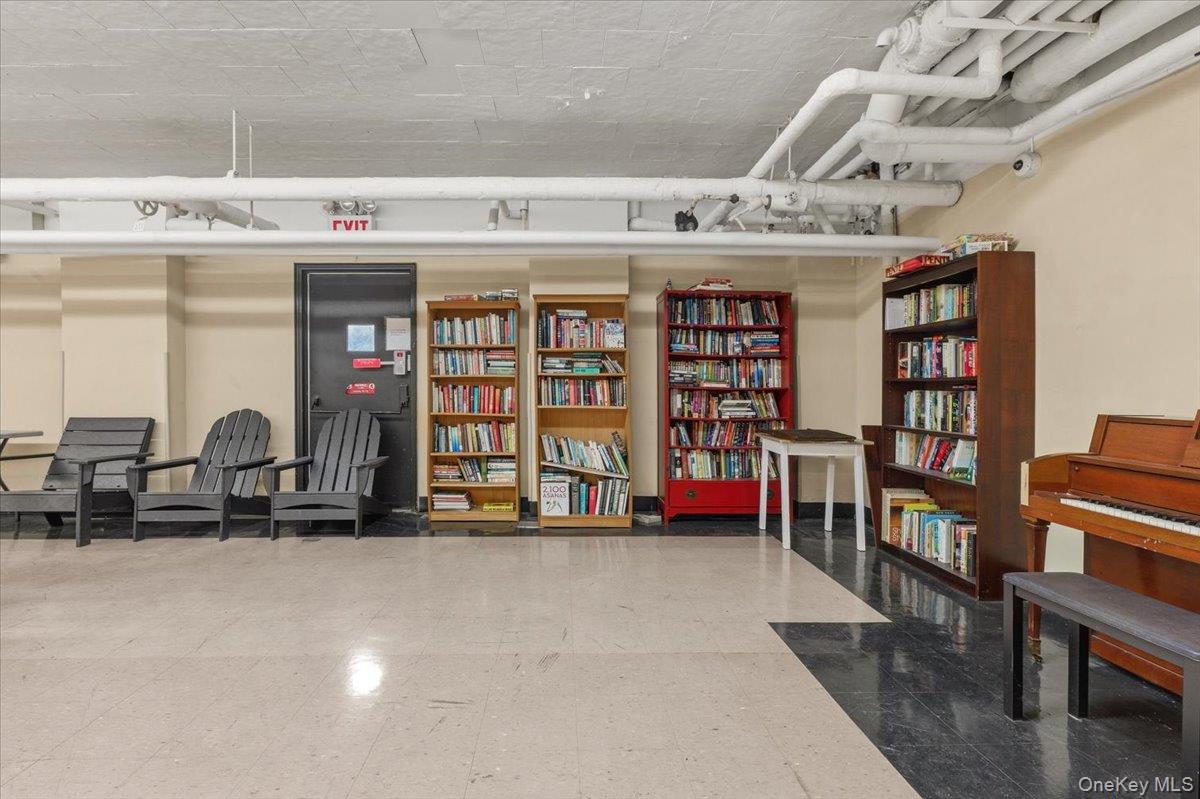 80 Knolls Crescent, Unit 6B photo 12