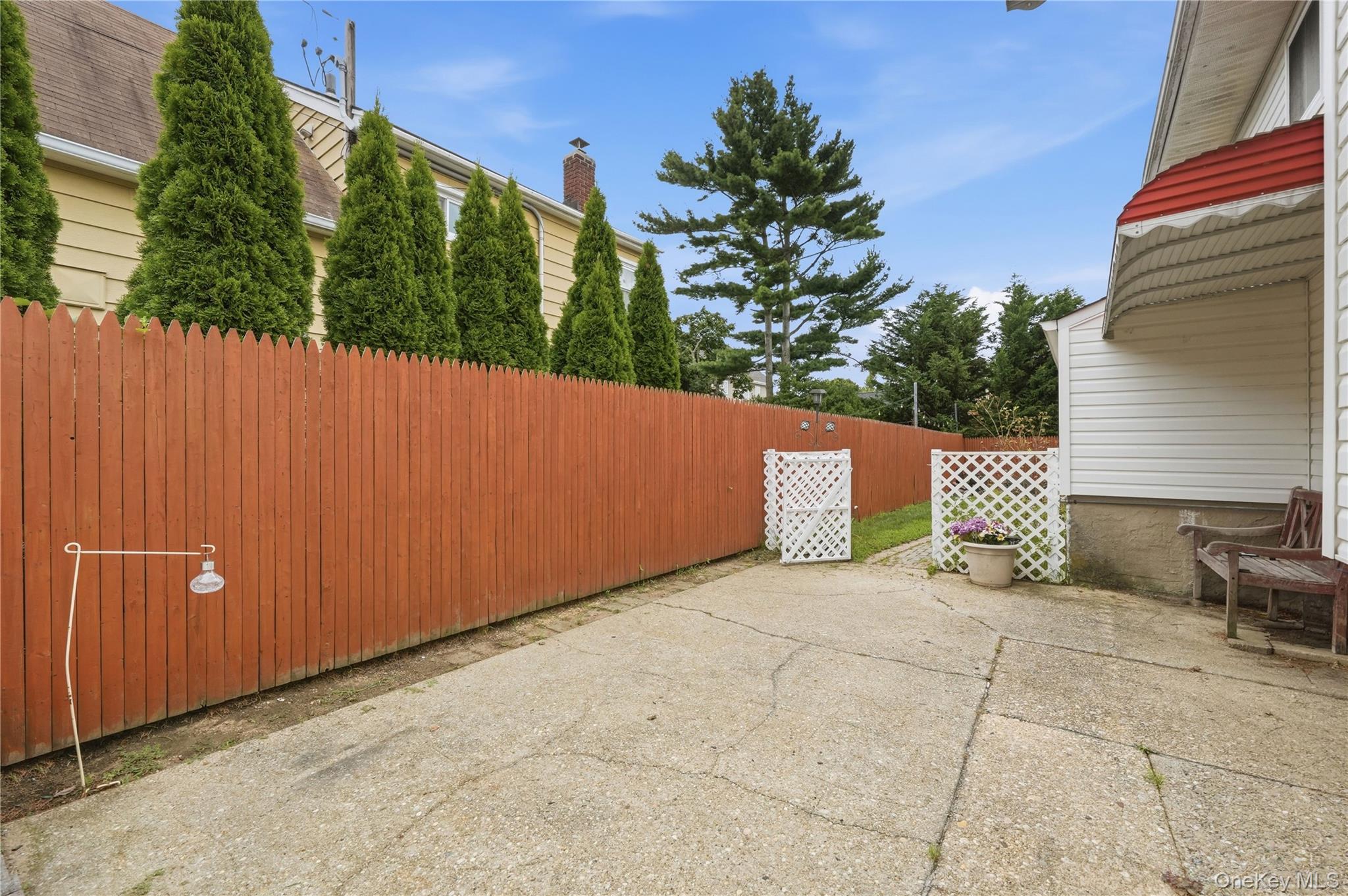 245 Seaford Avenue – For Sale photo 33