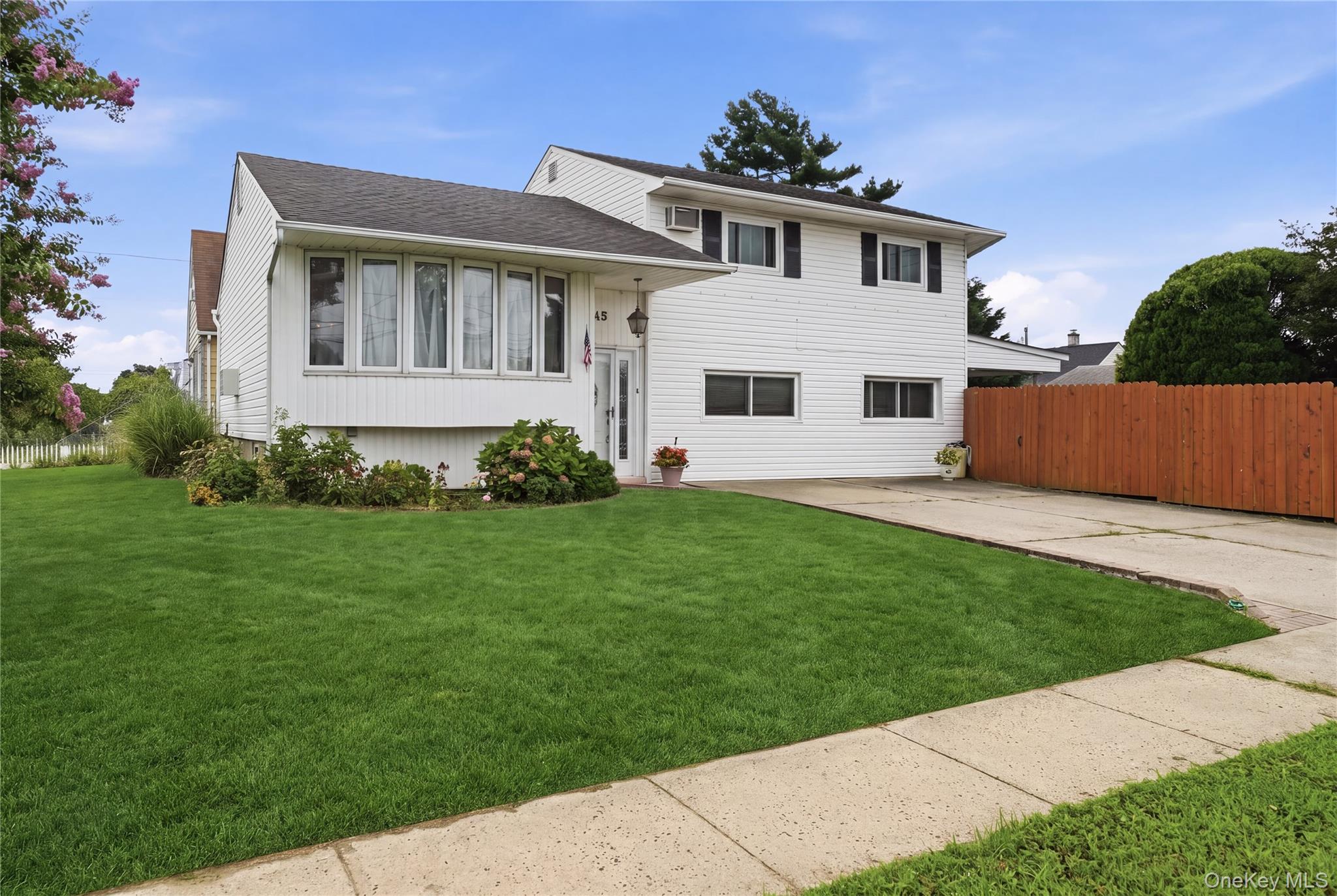 245 Seaford Avenue – For Sale photo 3