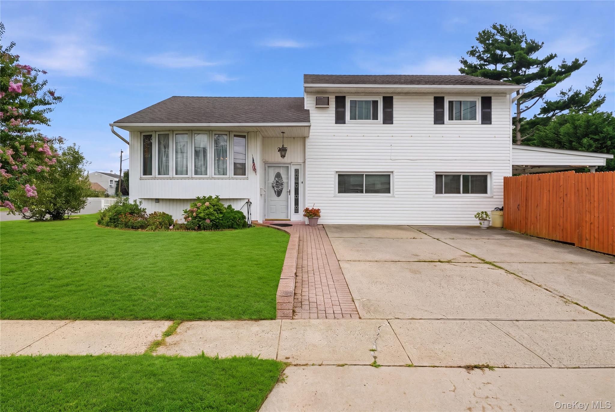 245 Seaford Avenue – For Sale photo 2