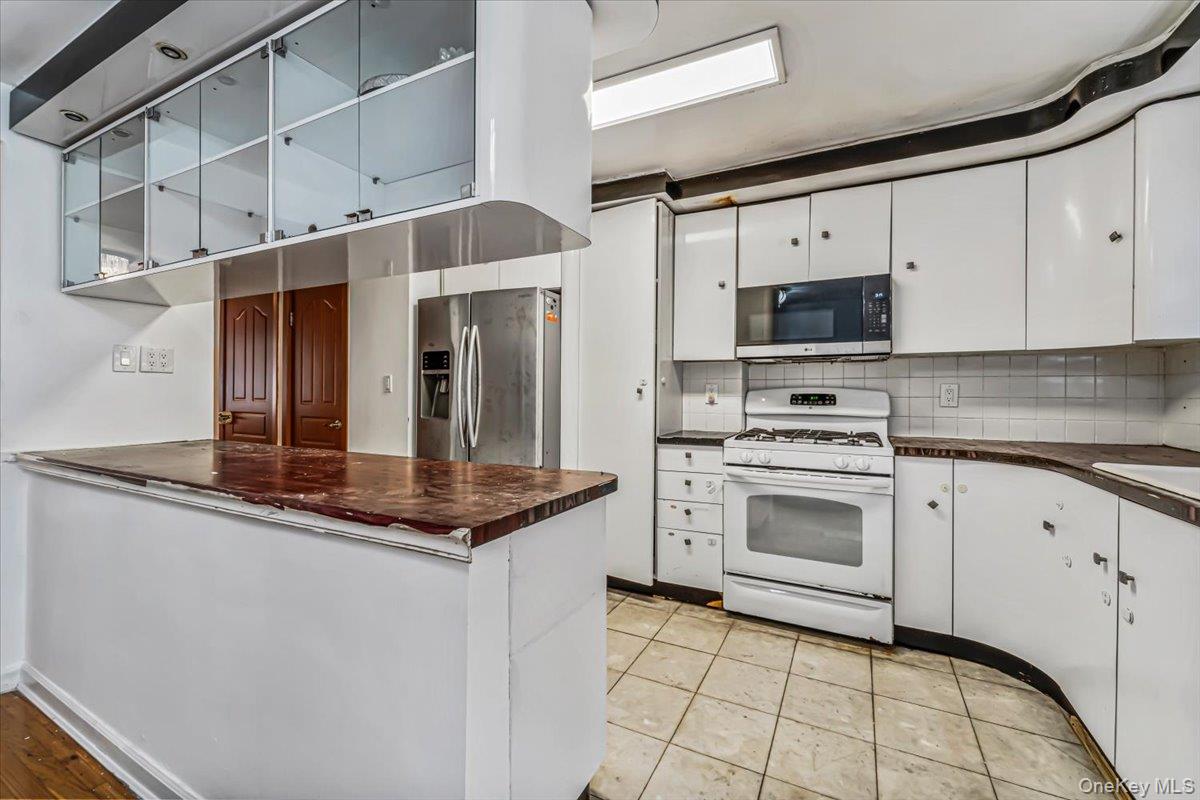 150-06 78th Road – For Rent photo 7