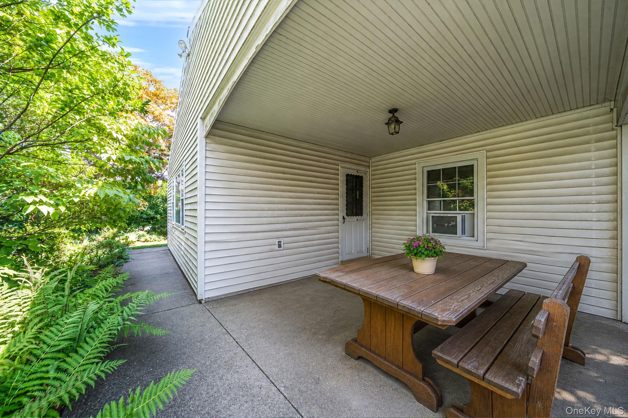 27 Old Farm Road – For Sale photo 5