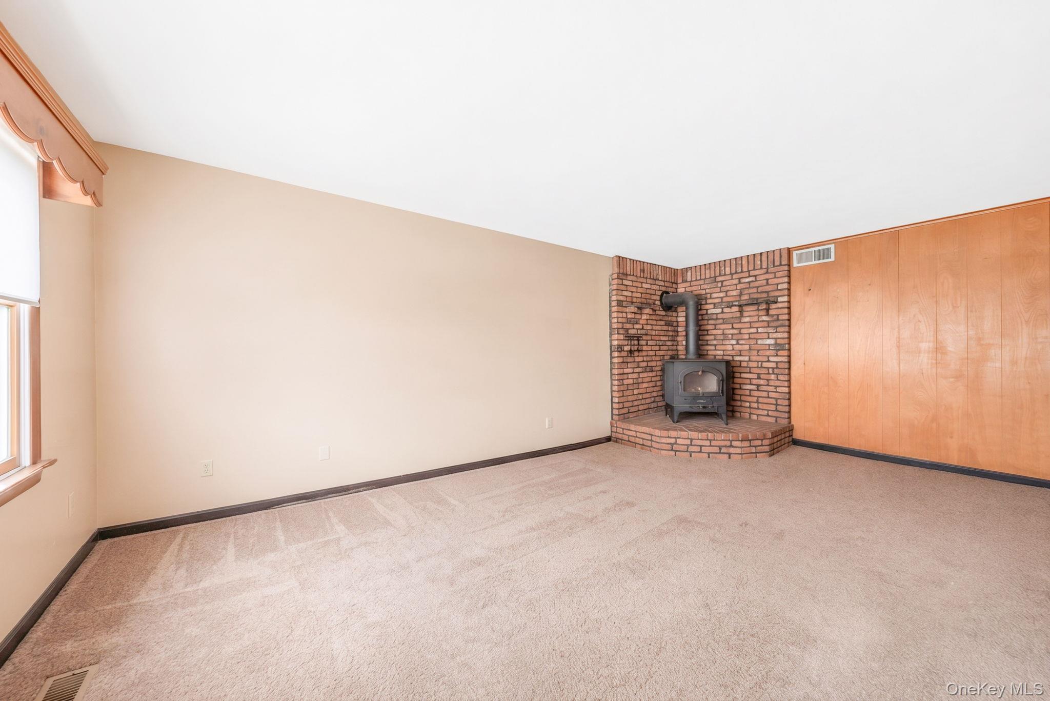 27 Old Farm Road – For Sale photo 9