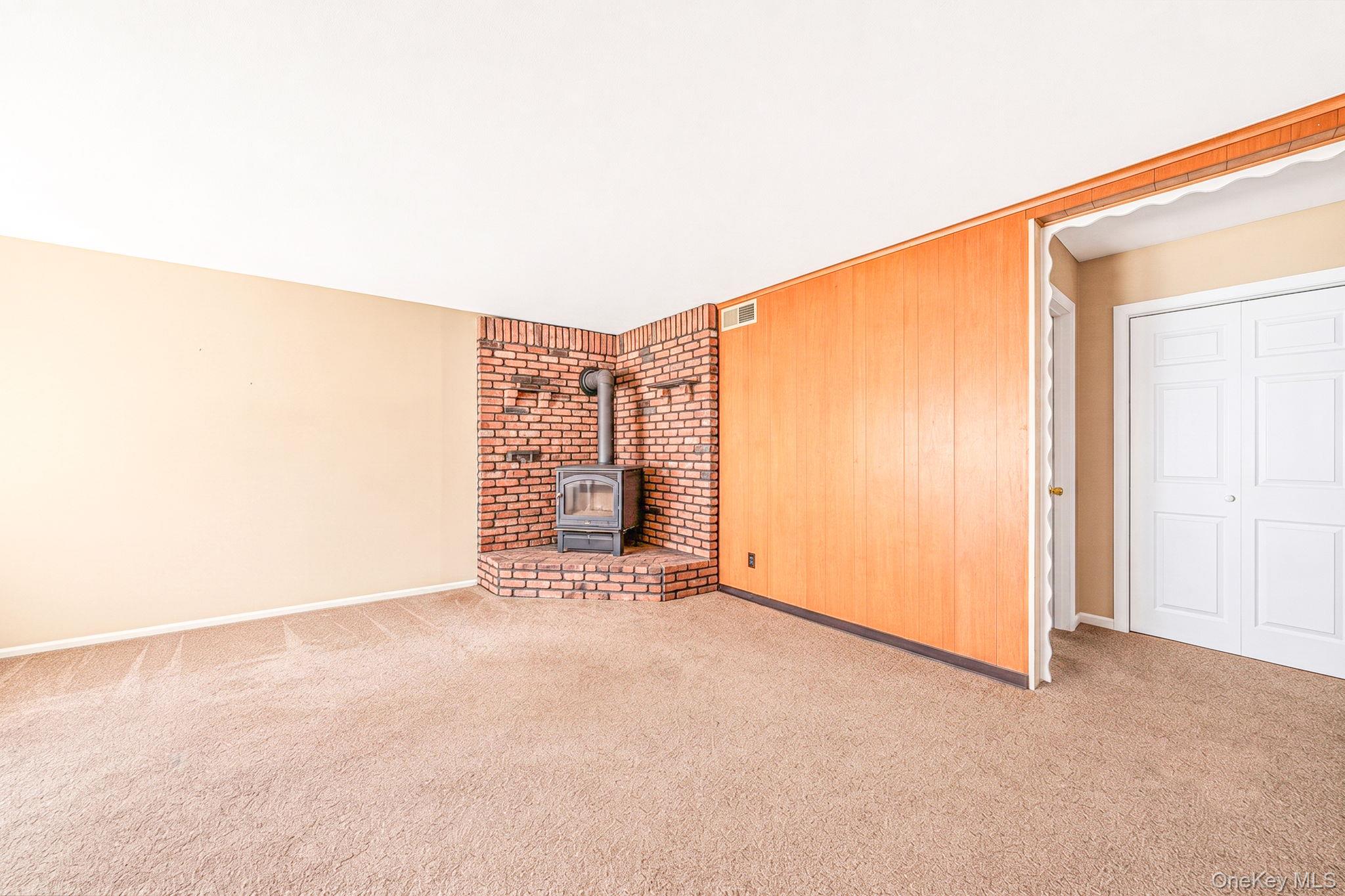 27 Old Farm Road – For Sale photo 7