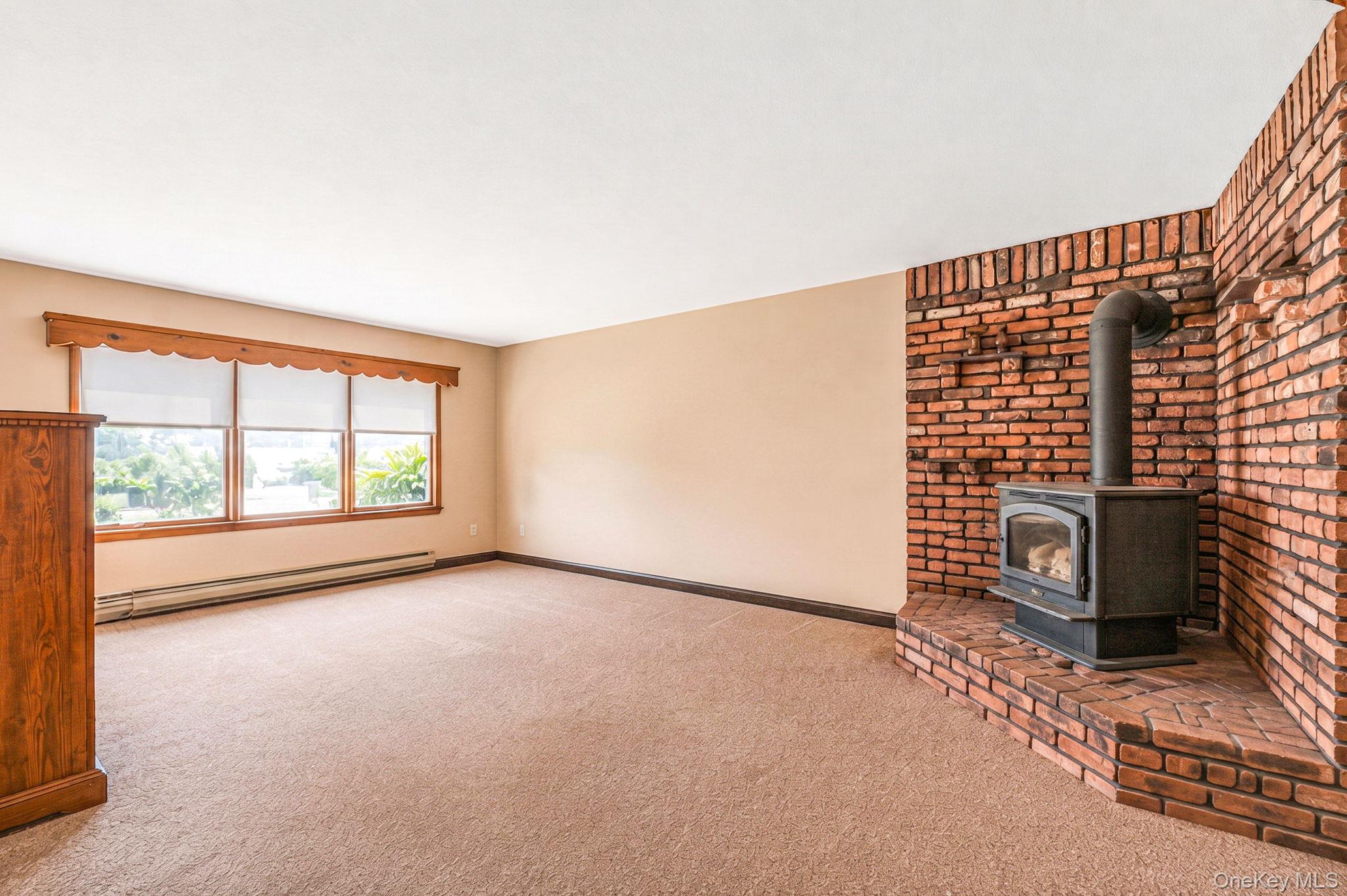 27 Old Farm Road – For Sale photo 8