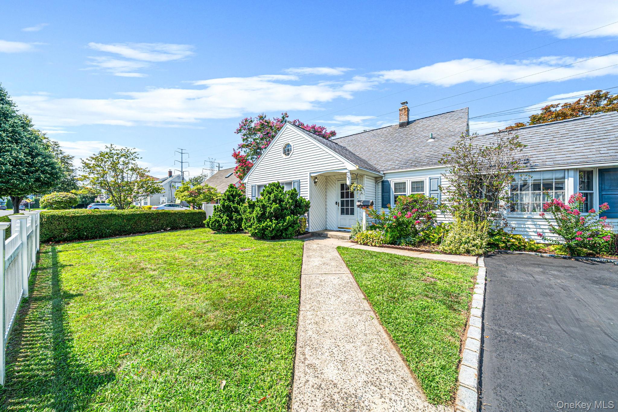 27 Old Farm Road – For Sale photo 2