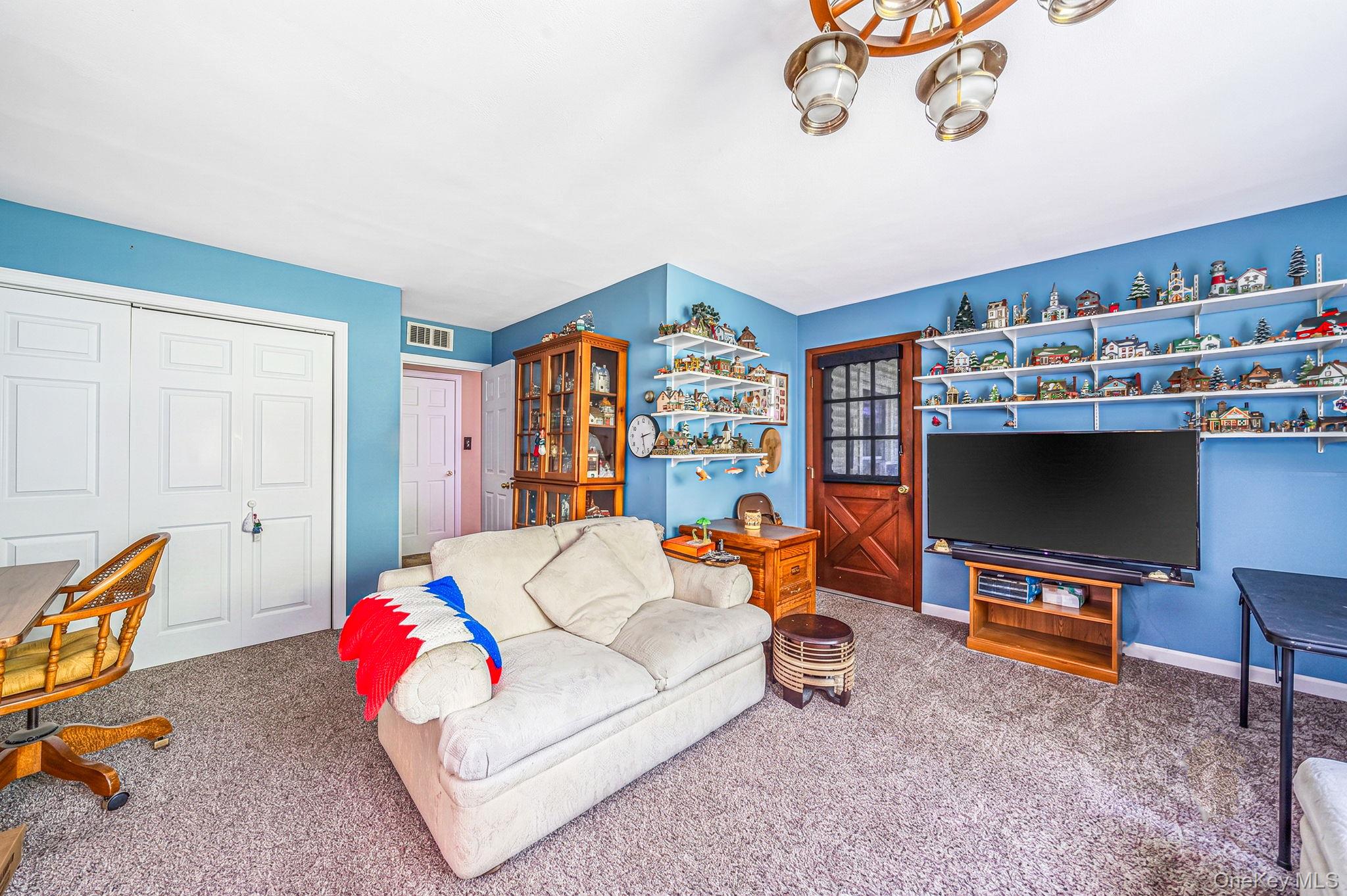 27 Old Farm Road – For Sale photo 15