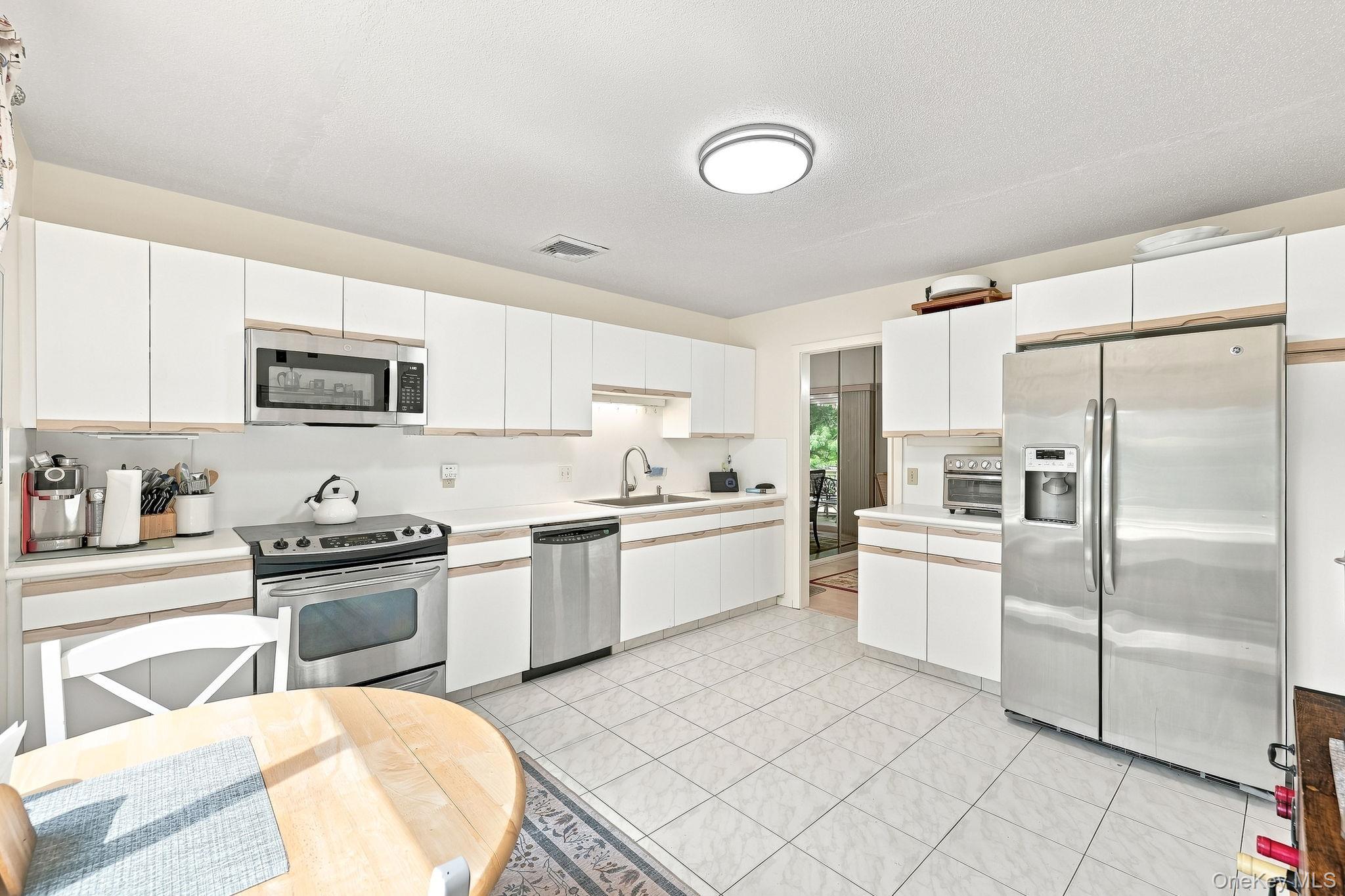 590 Heritage Hills Hills, Unit B photo 9
