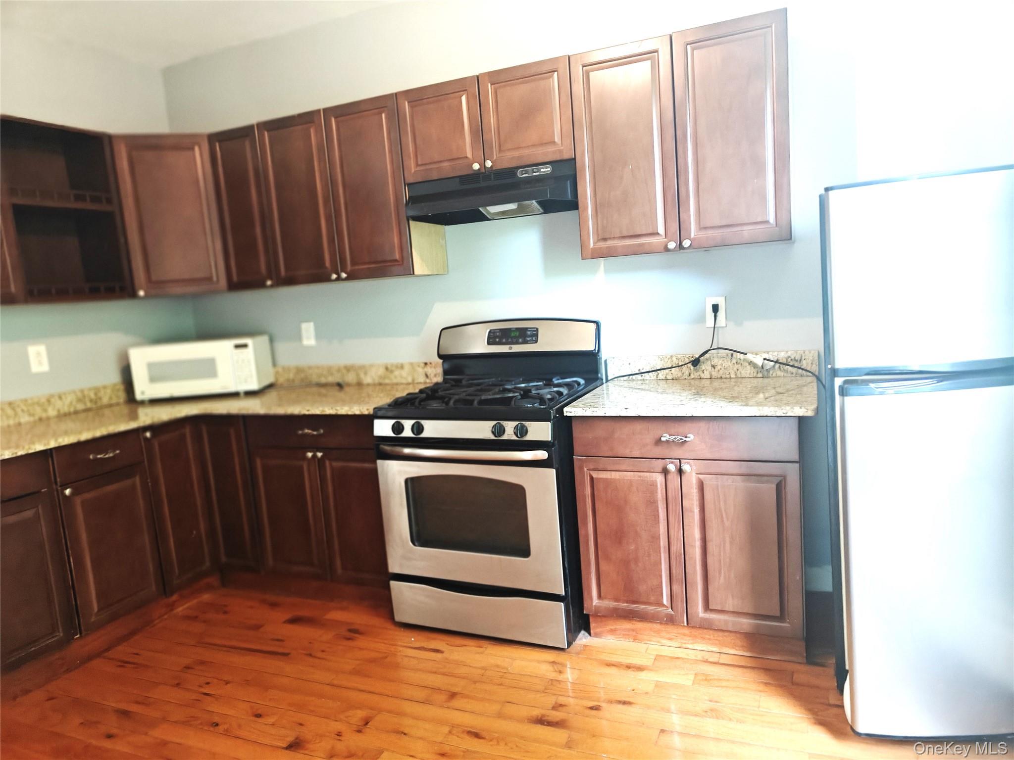 104 Winnikee Avenue, Unit 3 photo 4