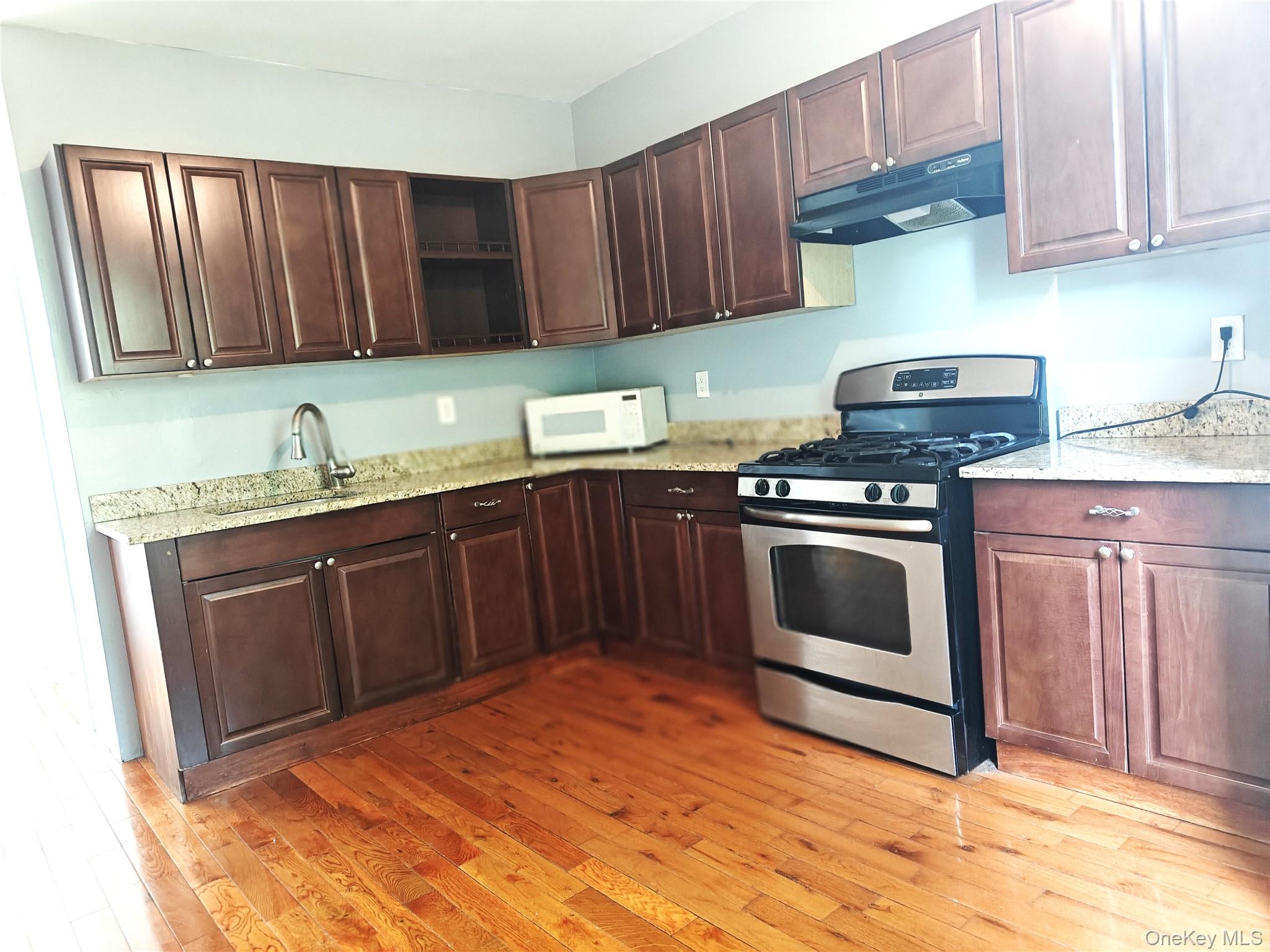 104 Winnikee Avenue, Unit 3 photo 2