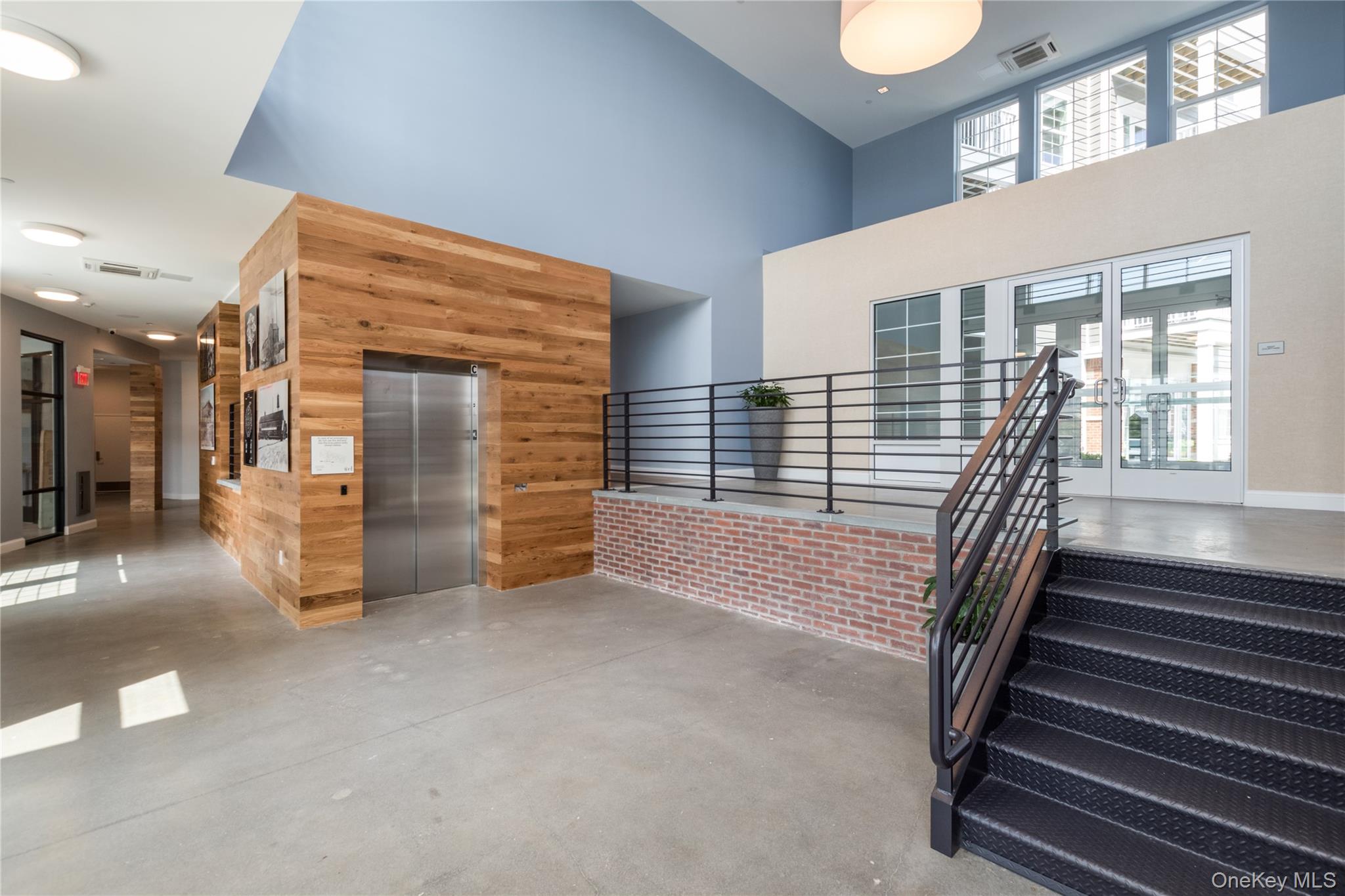 75 E Hoffman Avenue, Unit 2013 photo 3