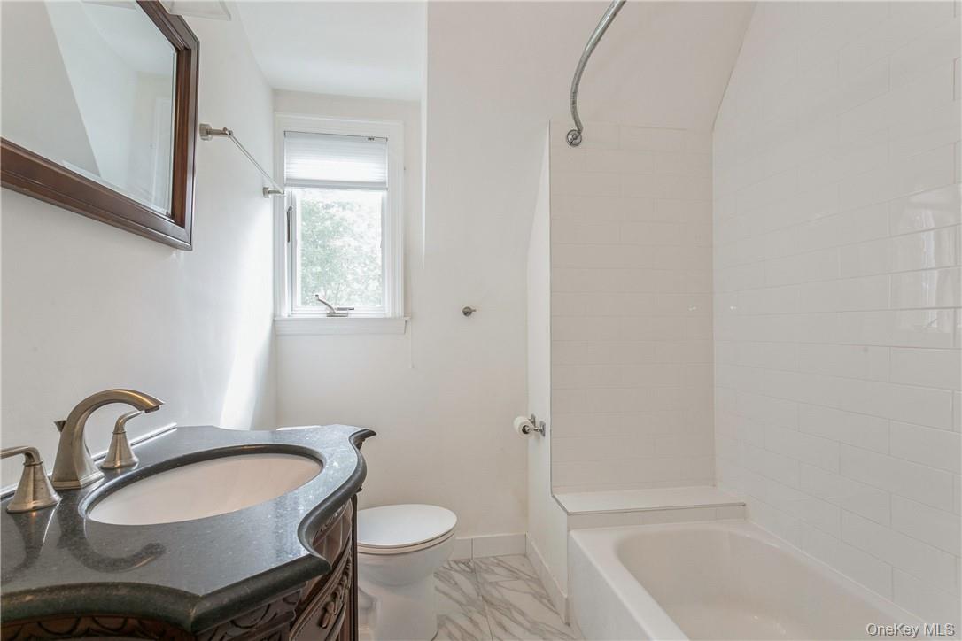 7 Cotswold Way – For Rent photo 29