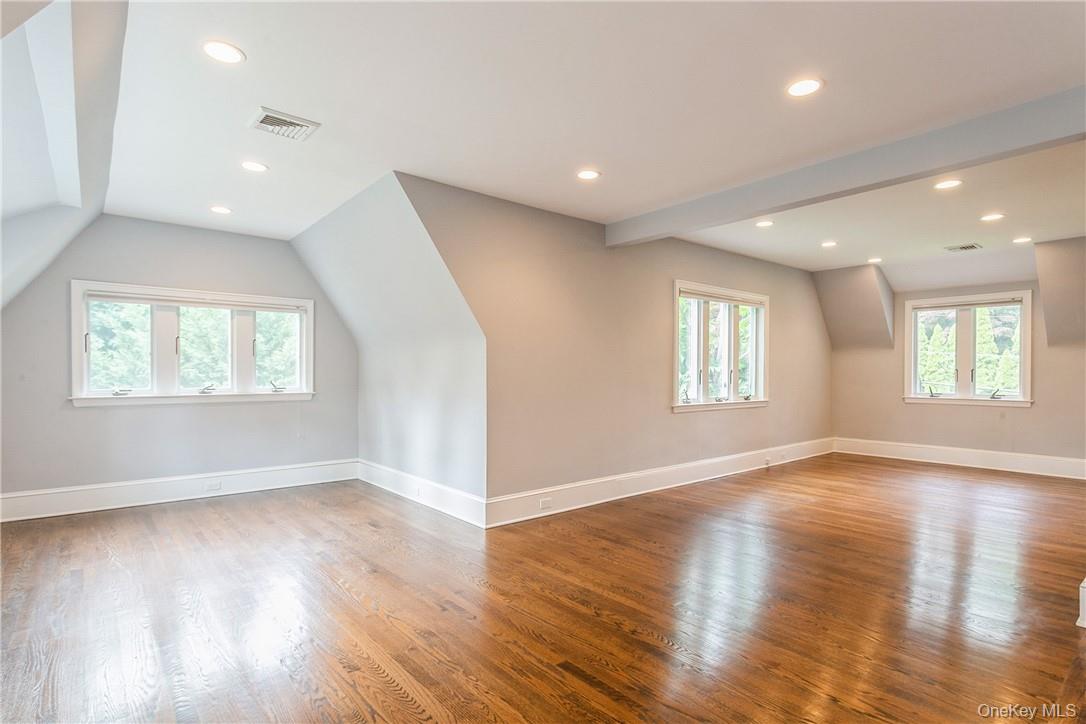 7 Cotswold Way – For Rent photo 20