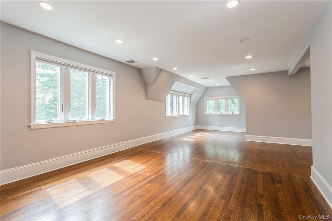 7 Cotswold Way – For Rent photo 21