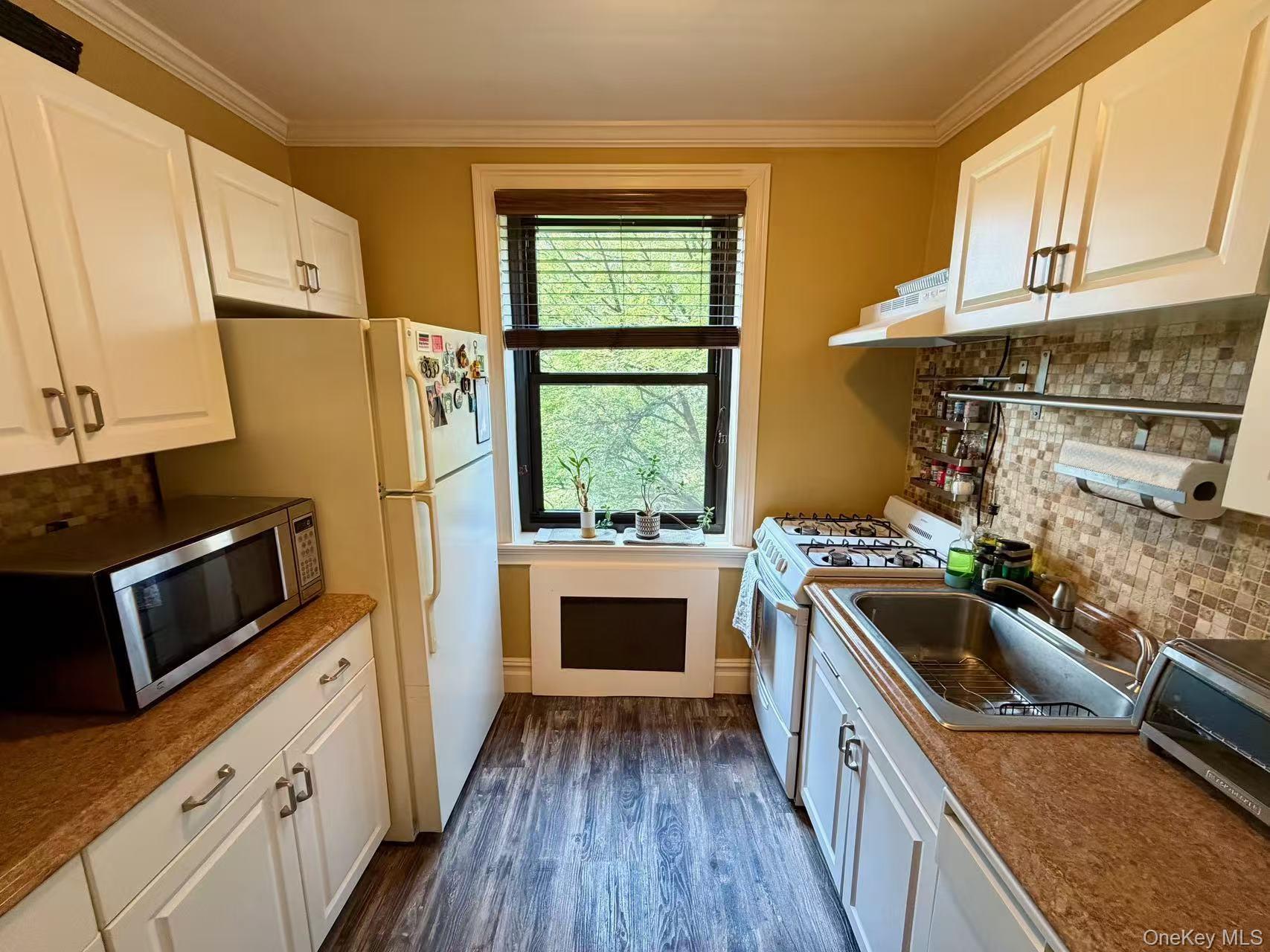 211-05 75th Ave, Unit 3D photo 2