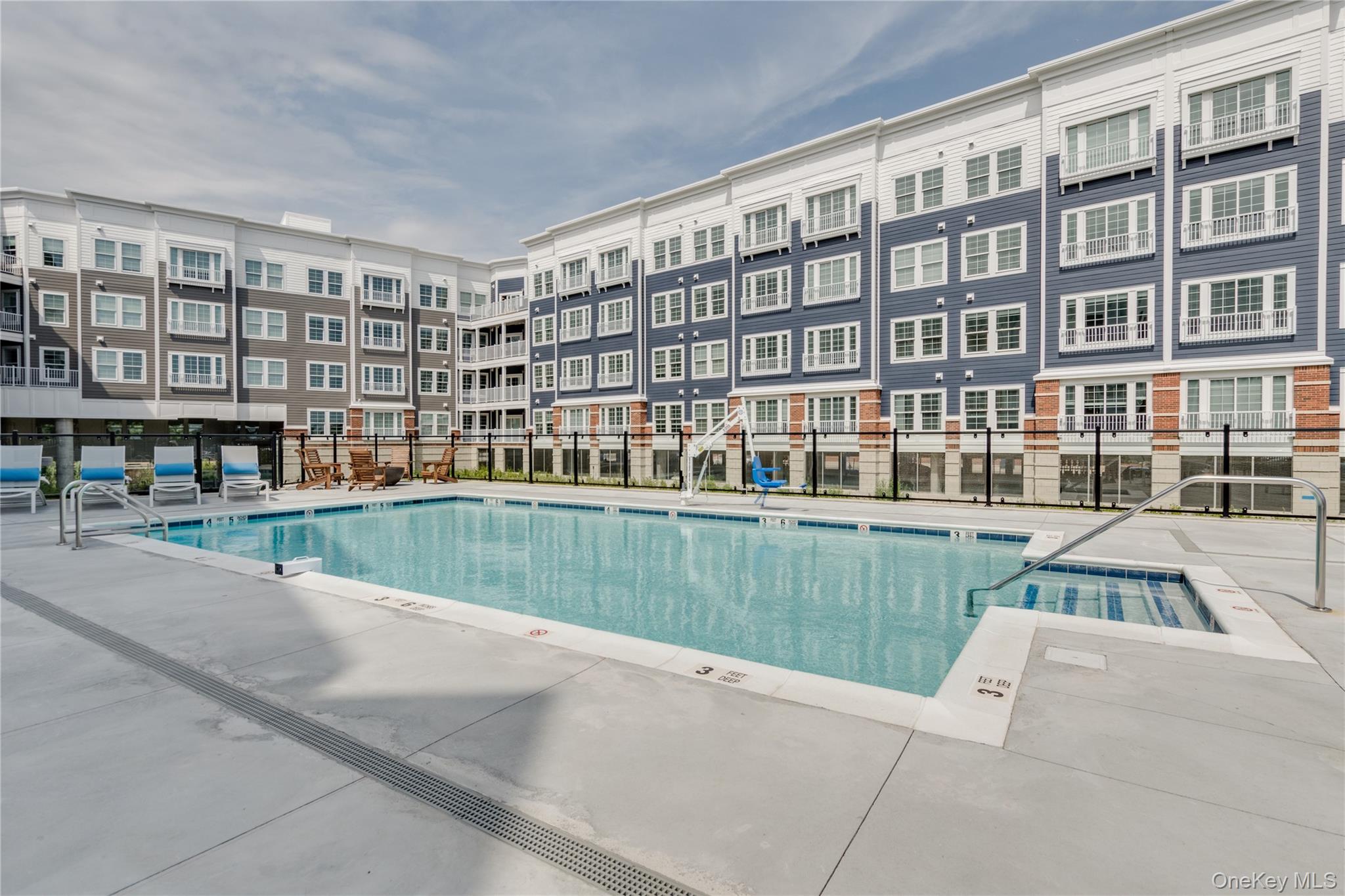 75 E Hoffman Avenue, Unit 2041