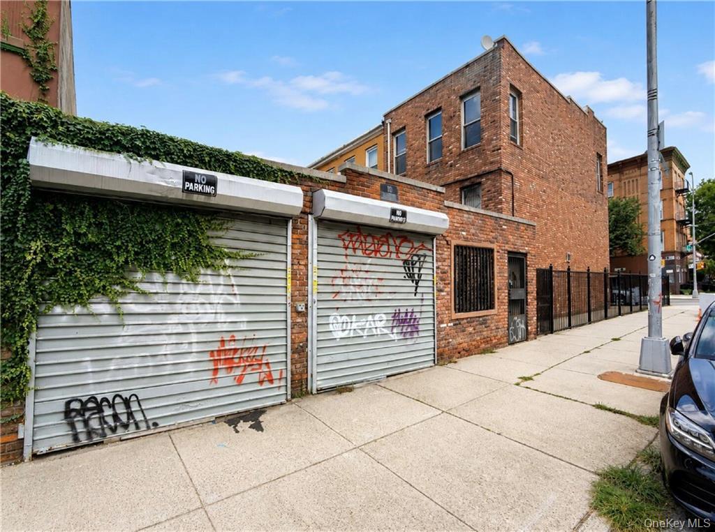 104 Albany Avenue – For Sale photo 3