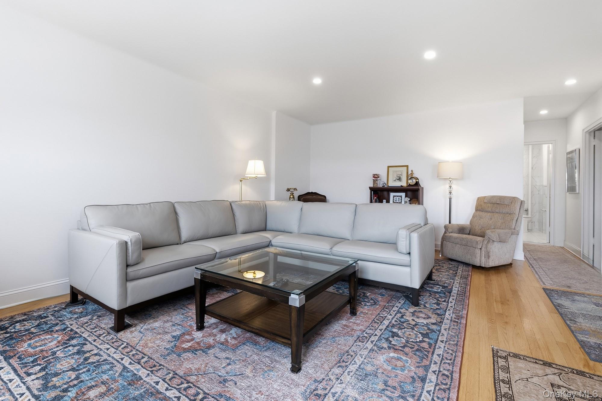 50 North Broadway, Unit 6H photo 6