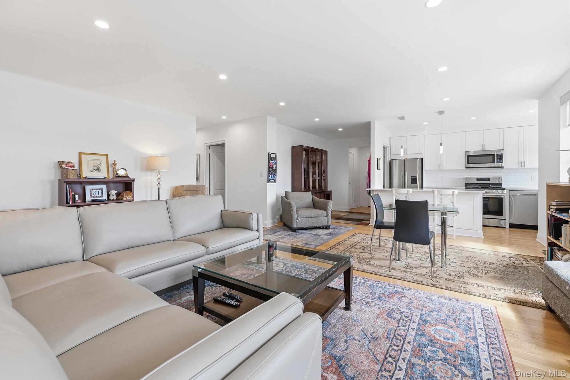 50 North Broadway, Unit 6H photo 5