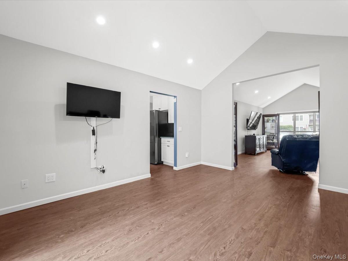 112 Dari Drive – For Sale photo 7