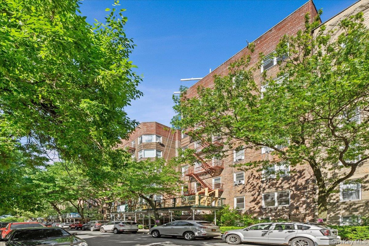 3810 Greystone Avenue, Unit 504