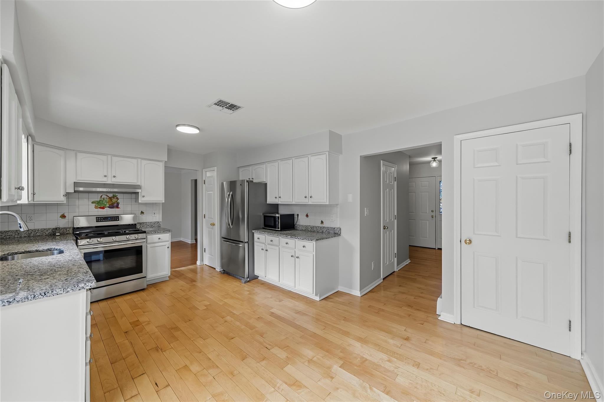 35 Cunningham – For Rent photo 19