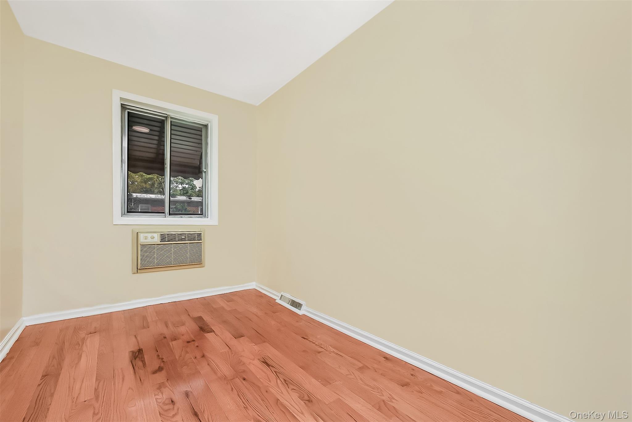 1169 81 Street E – For Sale photo 11